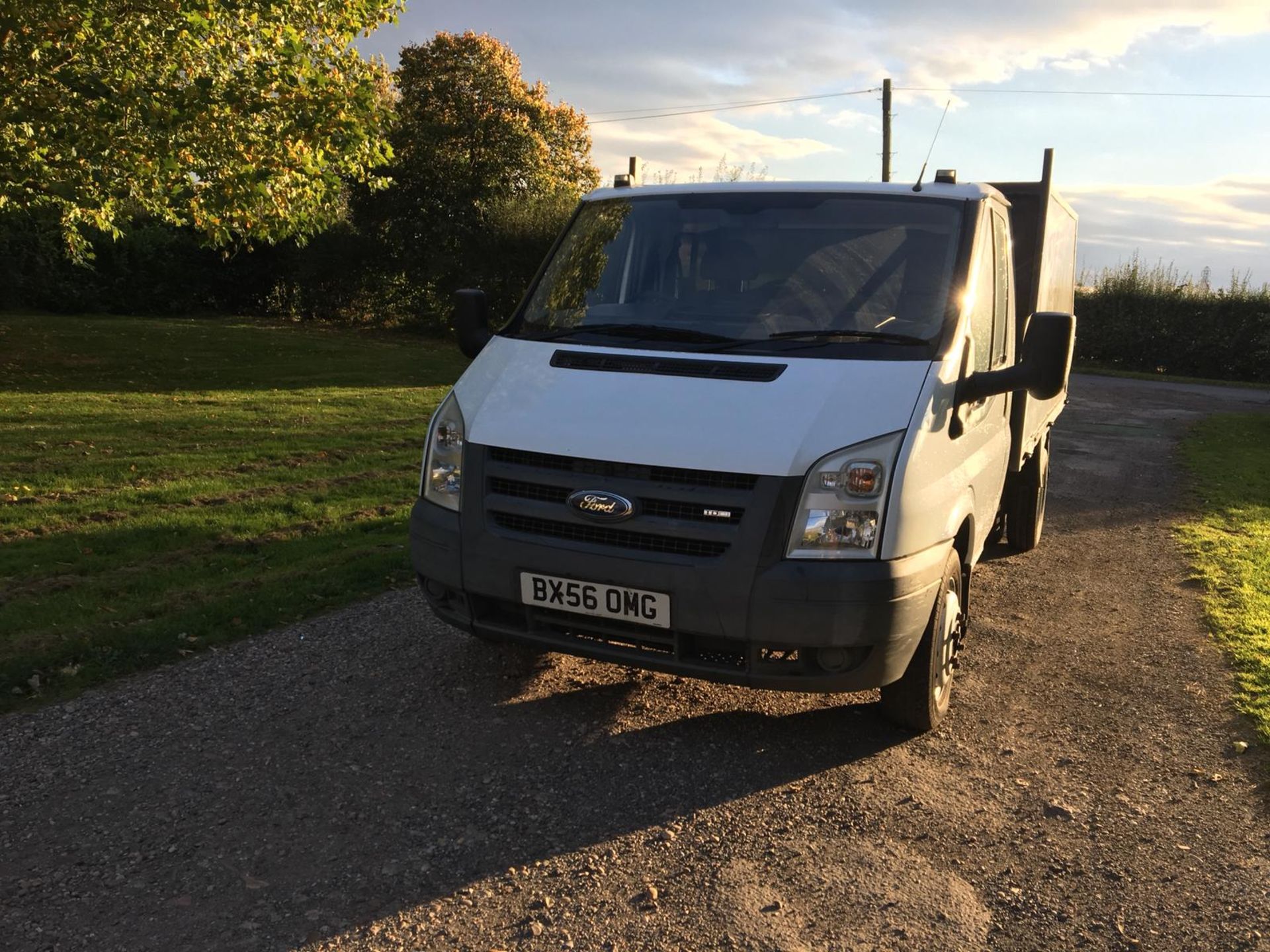 2007/56 REG FORD TRANSIT 100 T350M RWD WHITE DIESEL TIPPER, SHOWING 0 FORMER KEEPERS *NO VAT* - Image 2 of 10