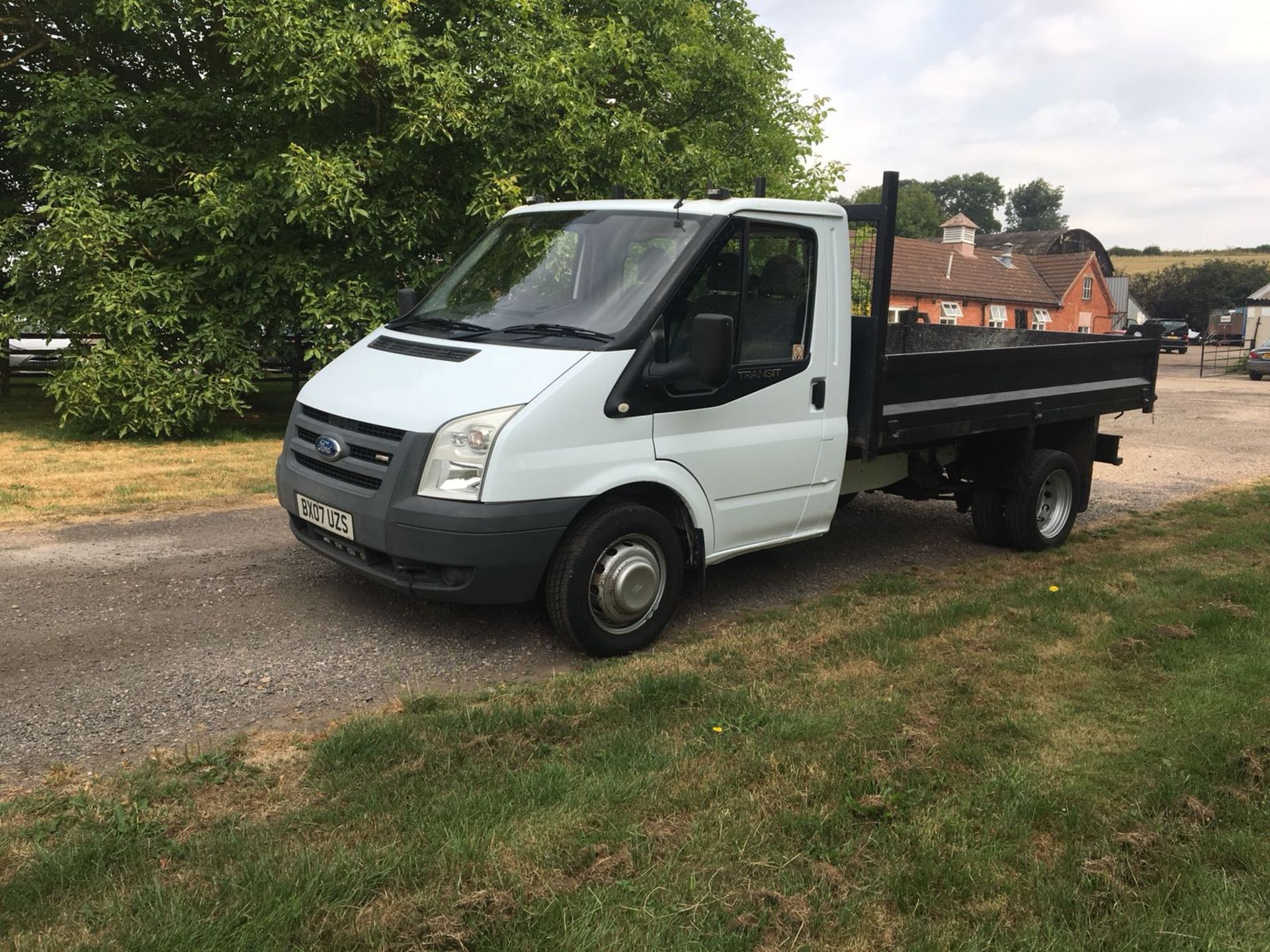 2007/07 REG FORD TRANSIT 100 T350M RWD WHITE DIESEL TIPPER, SHOWING 0 FORMER KEEPERS *NO VAT* - Image 3 of 10