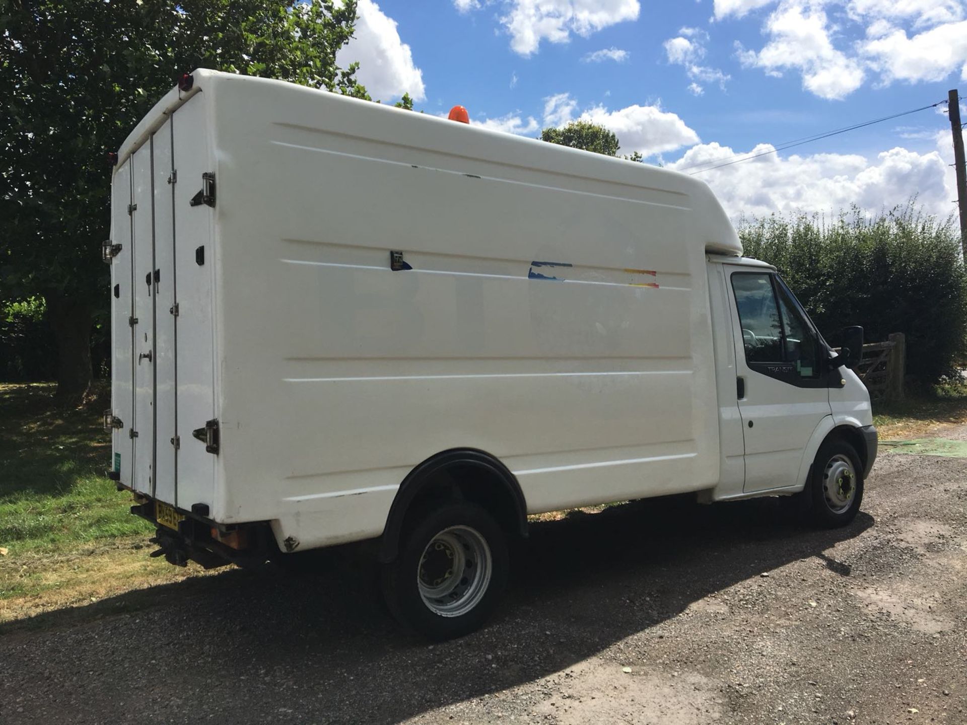 2010/59 REG FORD TRANSIT 100 T350M RWD WHITE DIESEL BOX VAN, SHOWING 0 FORMER KEEPERS *NO VAT* - Image 6 of 11