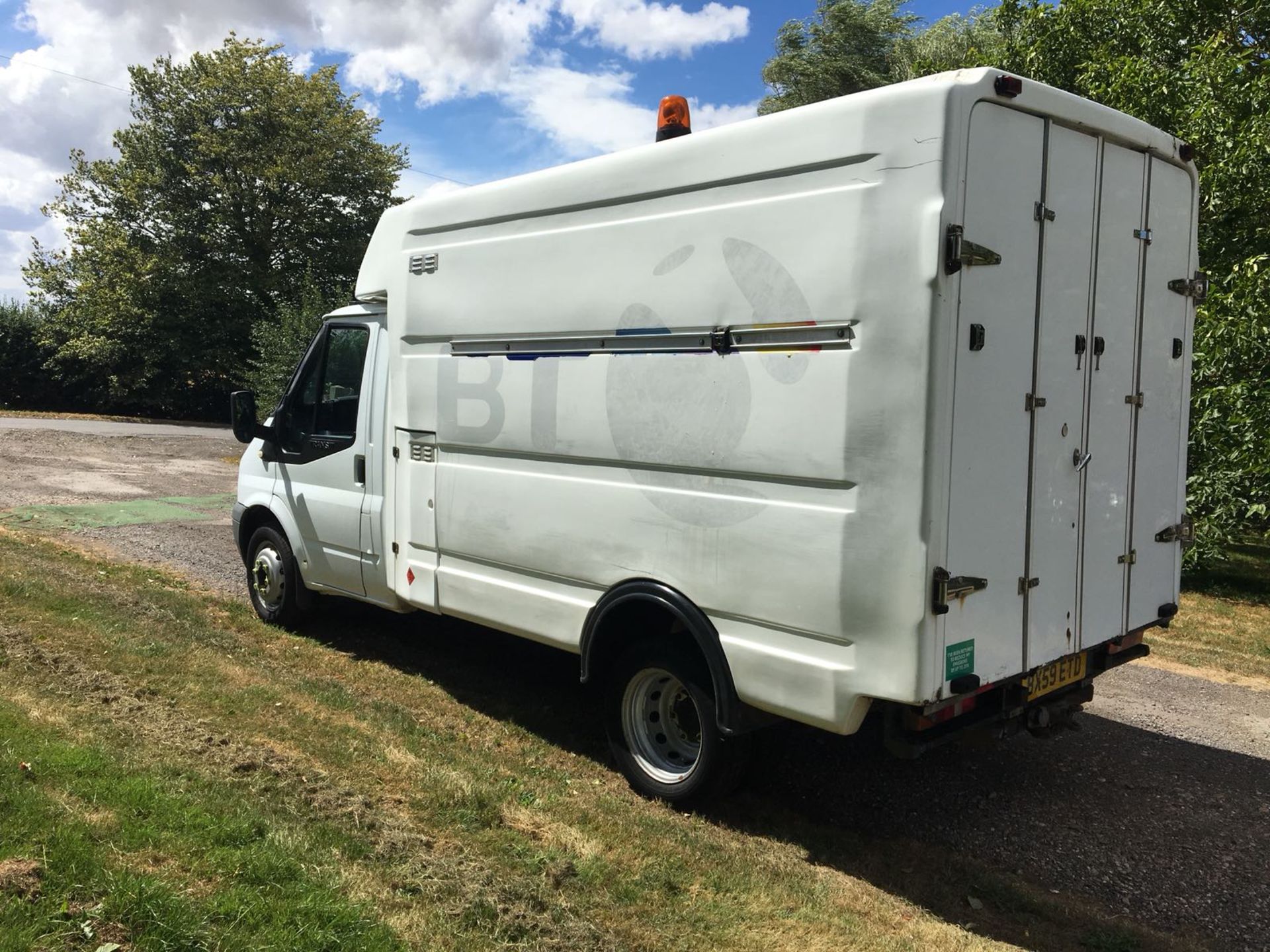 2010/59 REG FORD TRANSIT 100 T350M RWD WHITE DIESEL BOX VAN, SHOWING 0 FORMER KEEPERS *NO VAT* - Image 4 of 11