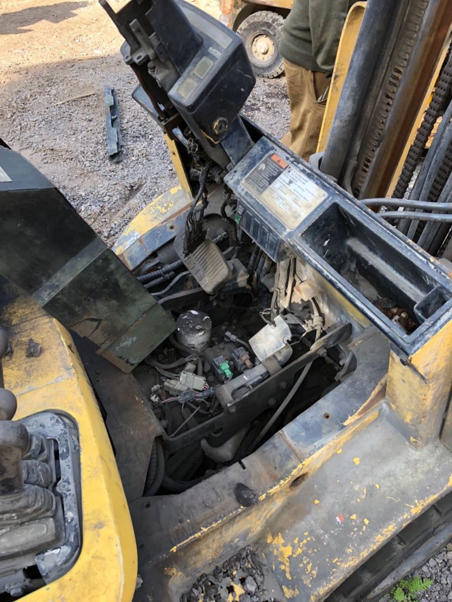 HYSTER 3 TONNE FORKLIFT SELLING AS SPARES / REPAIRS TRIPLE MAST, CONTAINER SPEC *PLUS VAT* - Image 2 of 6
