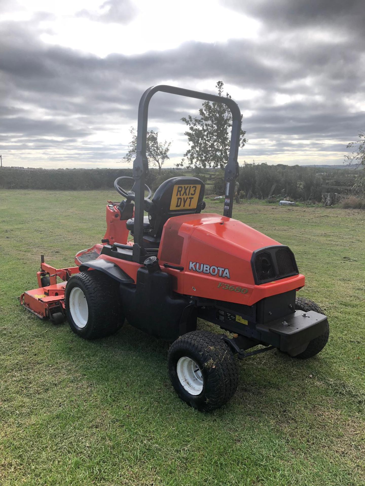 2013/13 REG KUBOTA F3680 ORANGE DIESEL RIDE ON LAWN MOWER, SHOWING 1 FORMER KEEPER *PLUS VAT* - Bild 9 aus 22