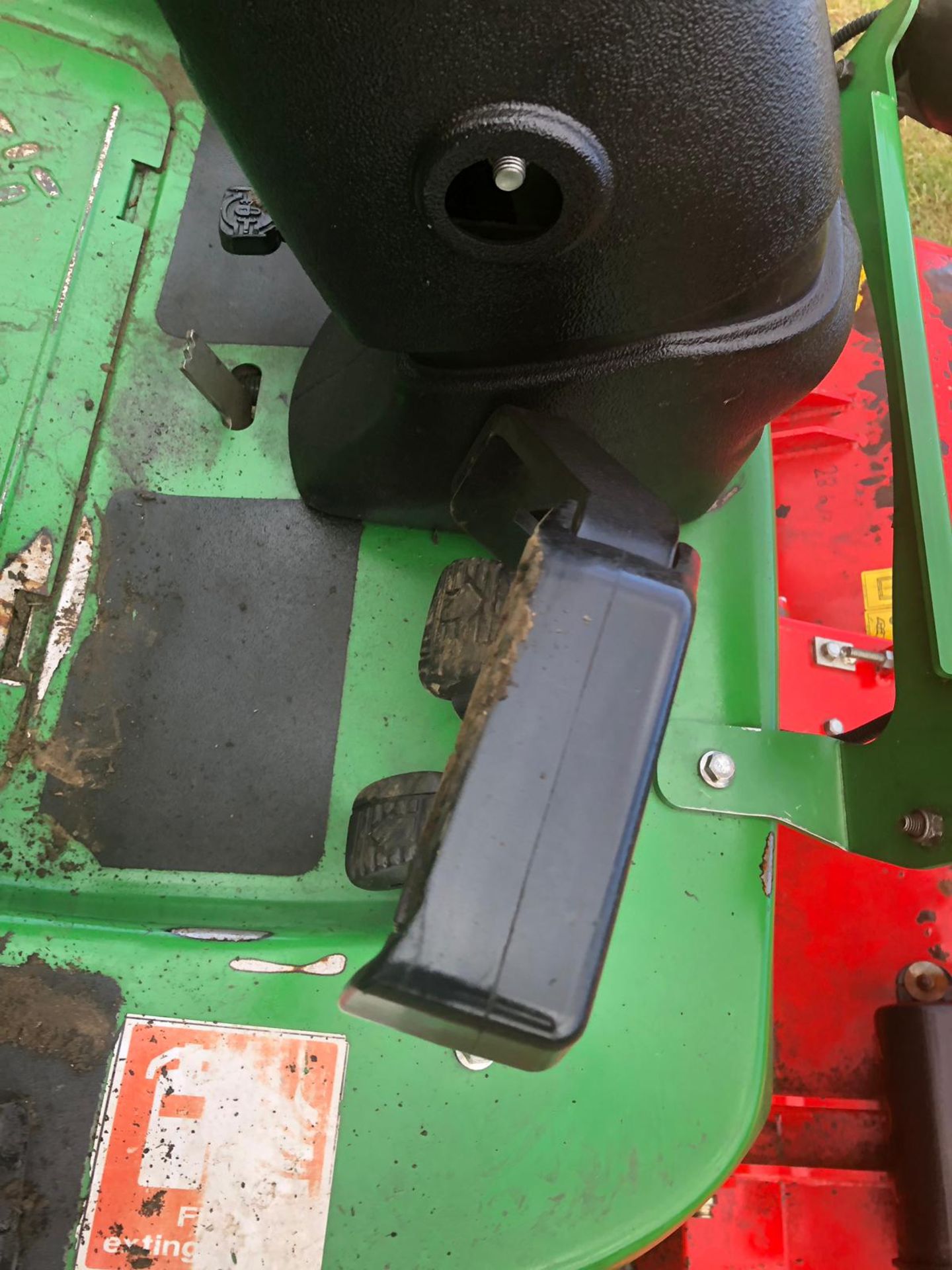 2015/64 REG JOHN DEERE 1570 MOWER WITH FLAIL DECK HEAD, EX LEICESTER-SHIRE COUNCIL *PLUS VAT* - Image 19 of 26