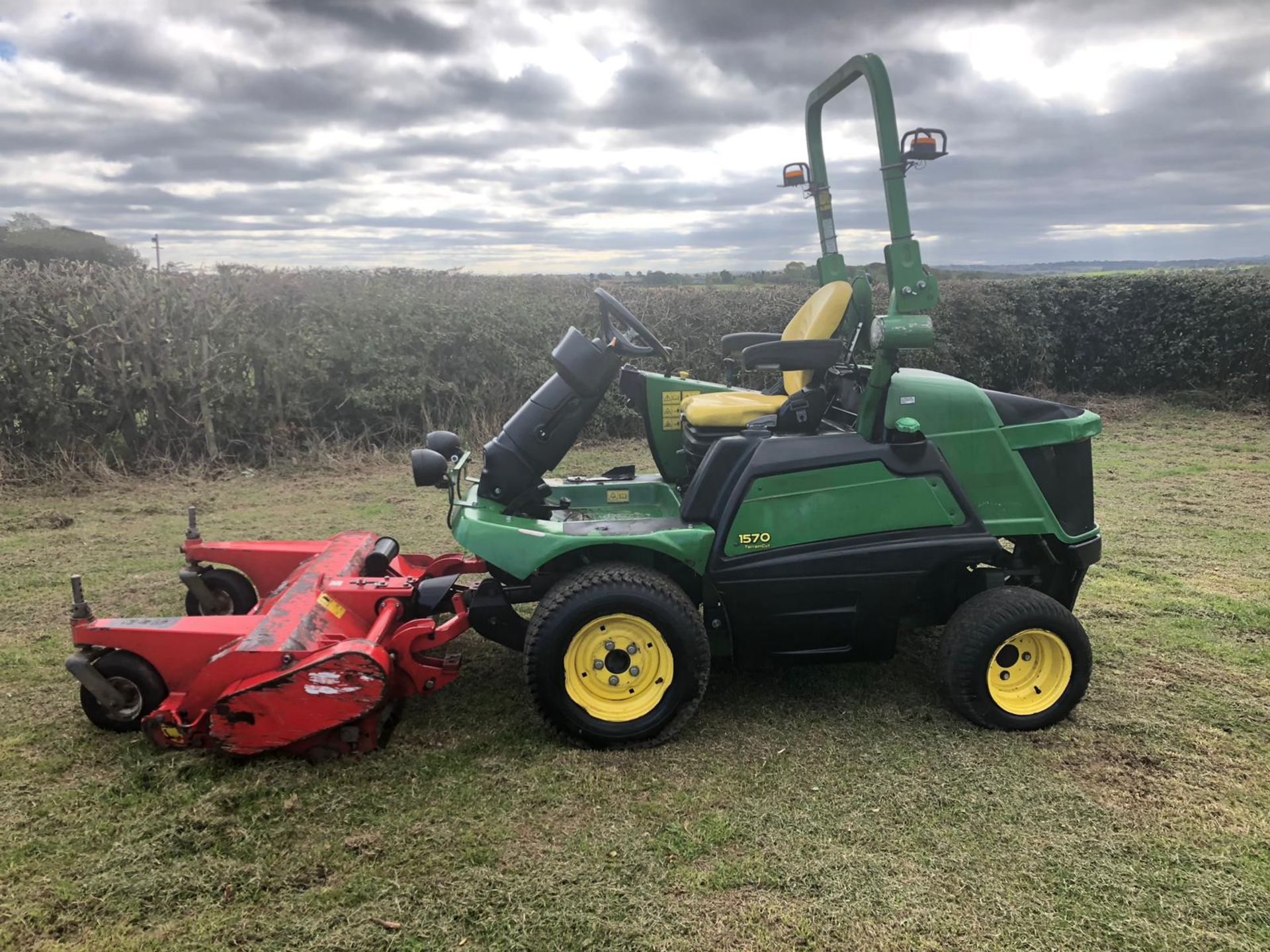 2015/64 REG JOHN DEERE 1570 MOWER WITH FLAIL DECK HEAD, EX LEICESTER-SHIRE COUNCIL *PLUS VAT* - Image 13 of 26