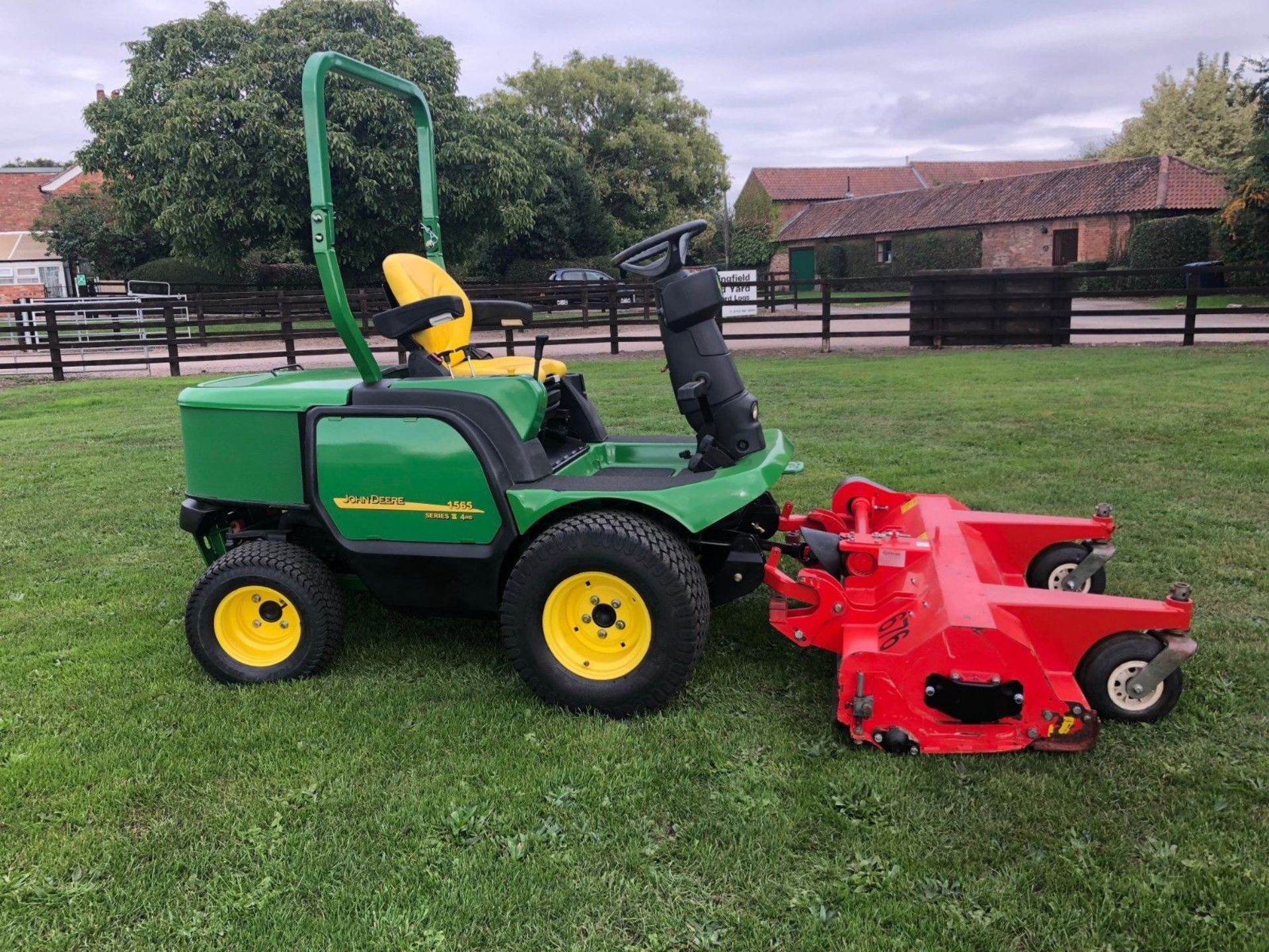 JOHN DEERE 1565 UPFRONT FLAIL MOWER , ONLY 1389 HOURS, TRIMAX FLAIL, 12 REG, 37HP.