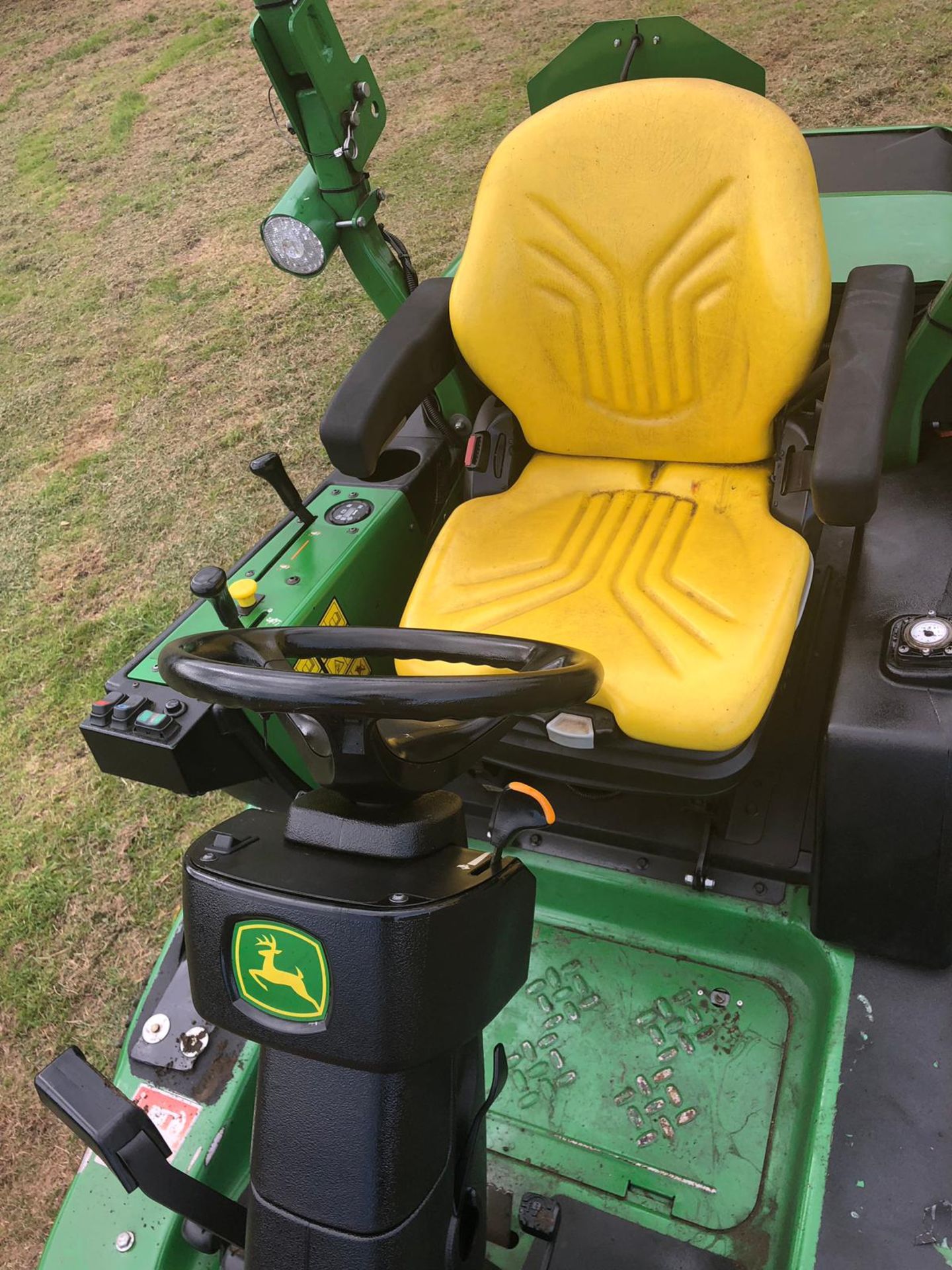 2015/64 REG JOHN DEERE 1570 MOWER WITH FLAIL DECK HEAD, EX LEICESTER-SHIRE COUNCIL *PLUS VAT* - Image 20 of 26