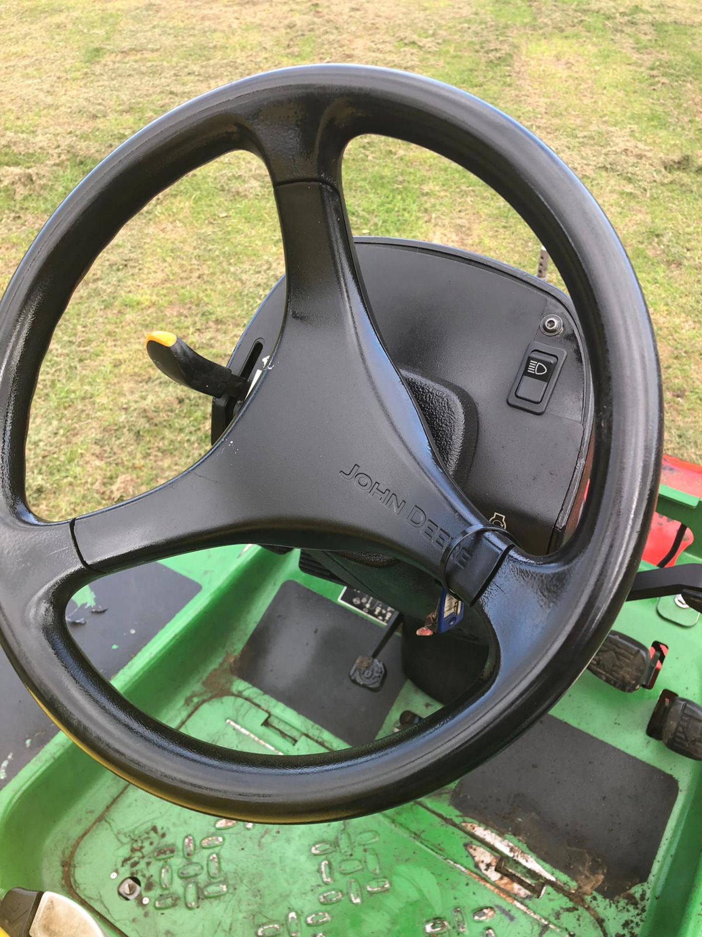 2015/64 REG JOHN DEERE 1570 MOWER WITH FLAIL DECK HEAD, EX LEICESTER-SHIRE COUNCIL *PLUS VAT* - Image 18 of 26