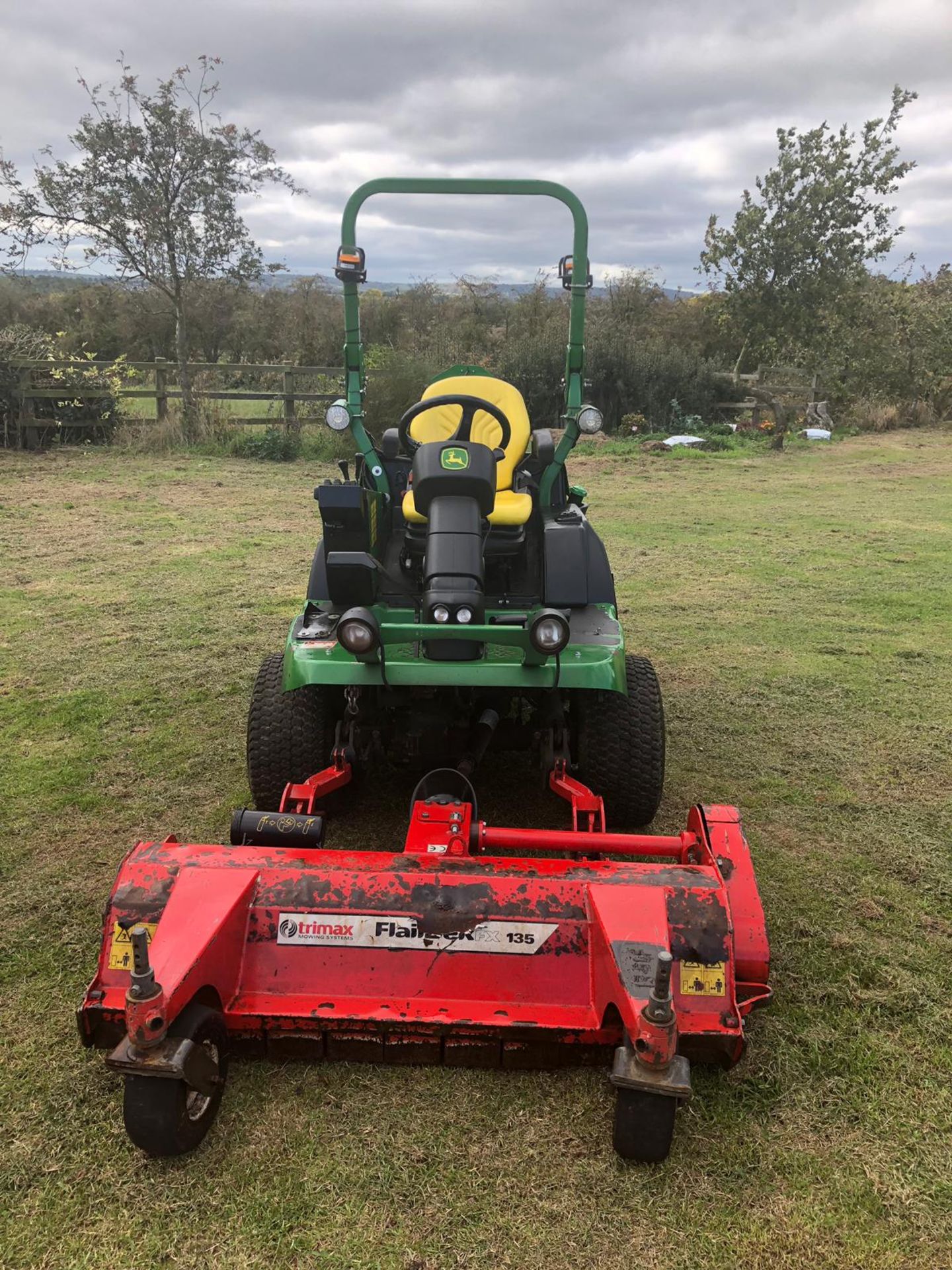 2015/64 REG JOHN DEERE 1570 MOWER WITH FLAIL DECK HEAD, EX LEICESTER-SHIRE COUNCIL *PLUS VAT* - Image 3 of 26