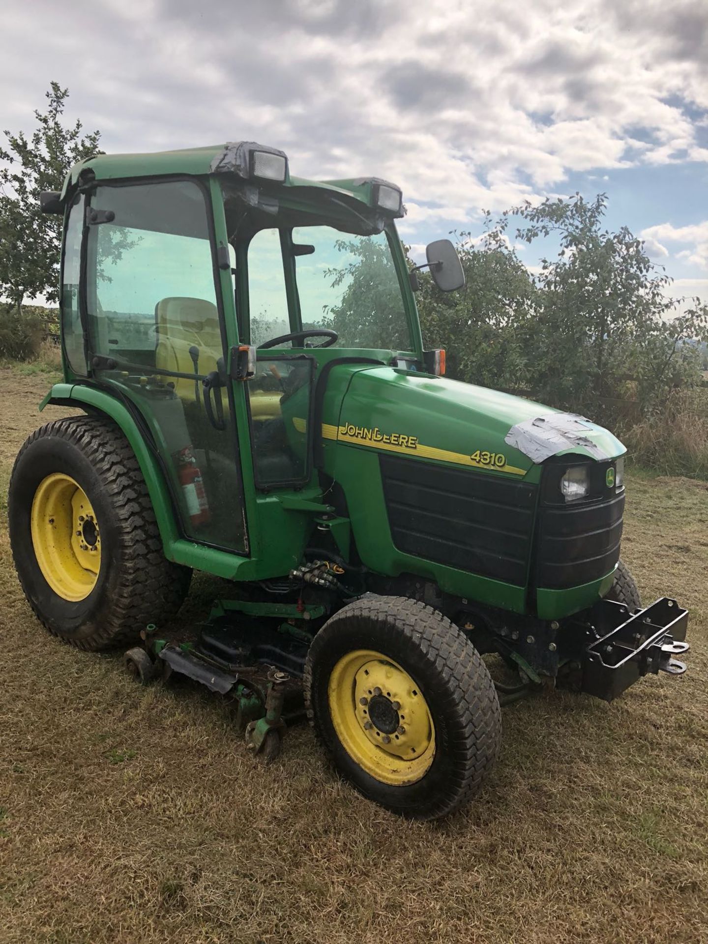 2002/51 REG JOHN DEERE 4310 TRACTOR / RIDE ON LAWN MOWER WITH CAB *PLUS VAT* - Image 2 of 17