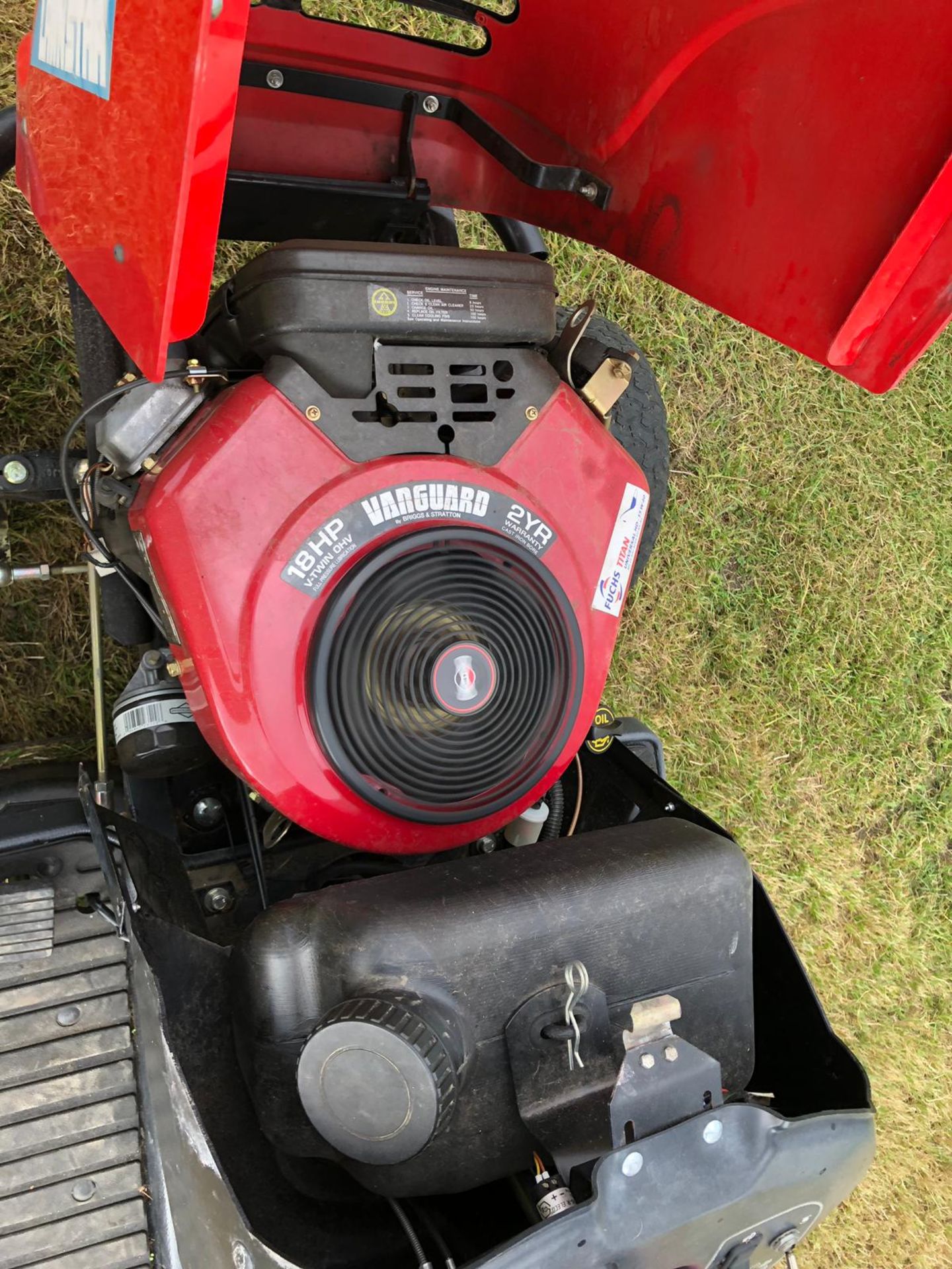 LAWNSTAR RIDE ON PETROL LAWN MOWER WITH REAR GRASS COLLECTOR, STARTS, RUNS AND CUTS *NO VAT* - Image 6 of 6