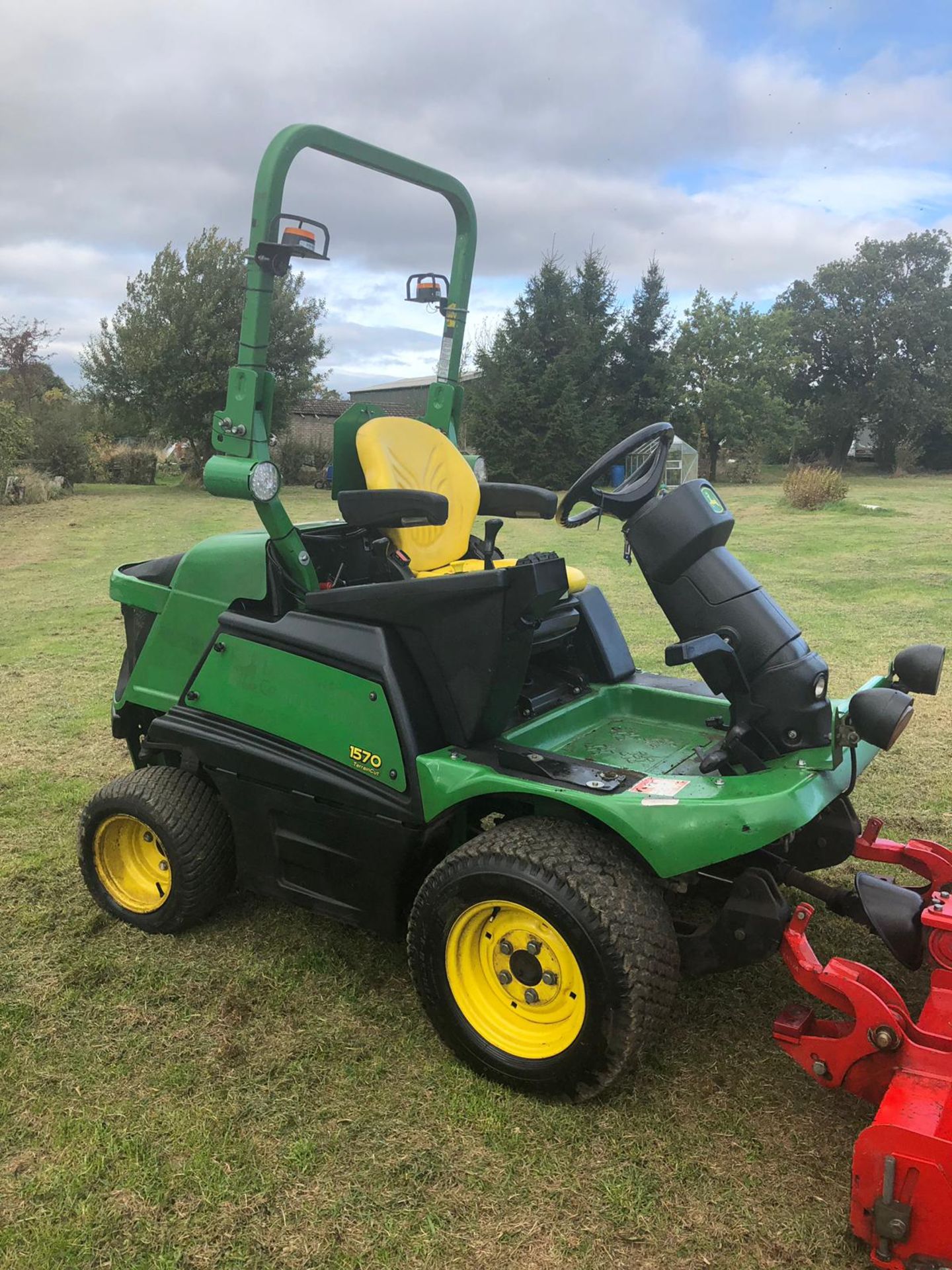 2015/64 REG JOHN DEERE 1570 MOWER WITH FLAIL DECK HEAD, EX LEICESTER-SHIRE COUNCIL *PLUS VAT* - Image 11 of 26