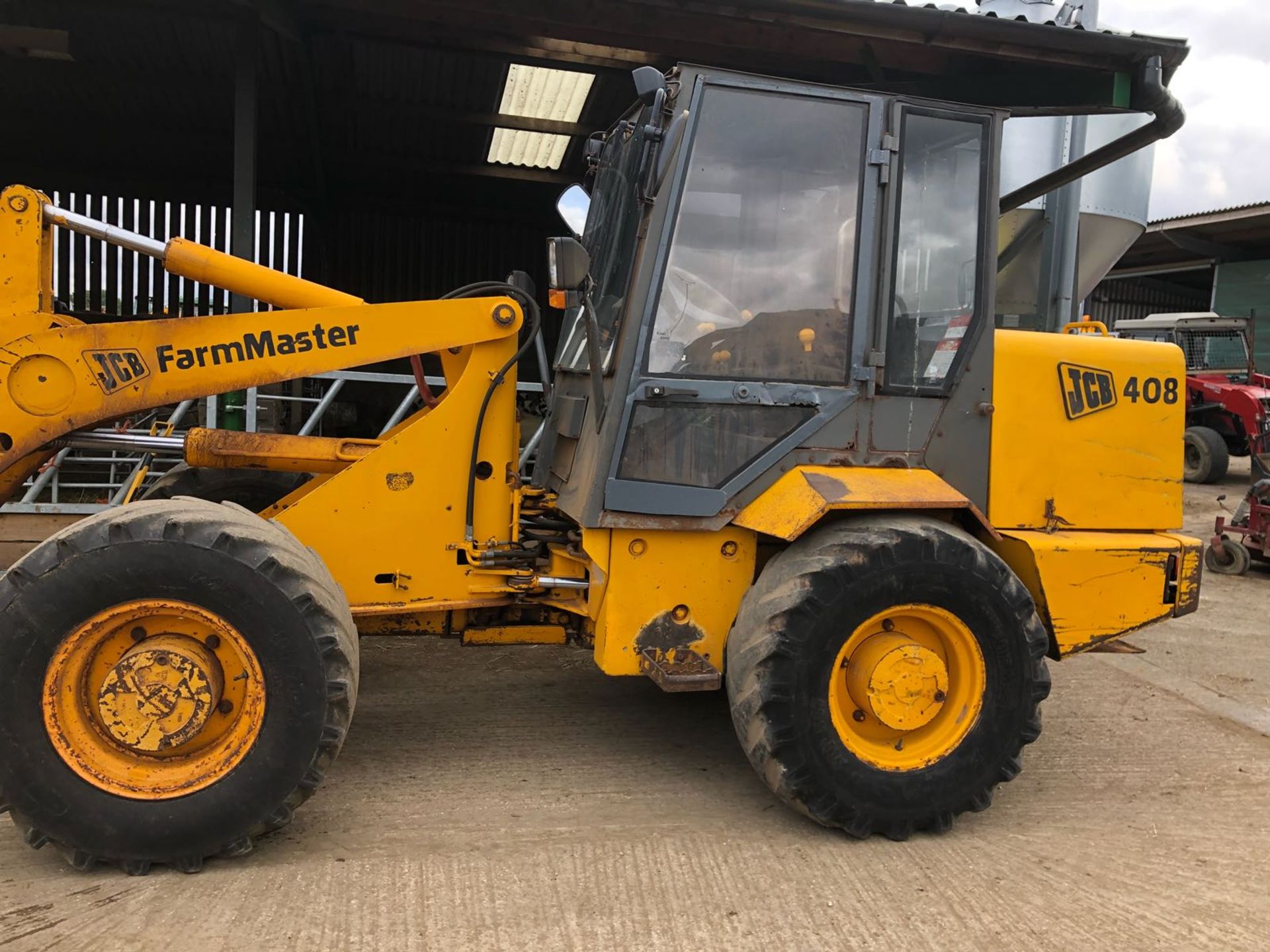 1985-1991/J REG JCB 408 FARM MASTER LOADER, SHOWING 0 FORMER KEEPERS *PLUS VAT* - Image 4 of 15