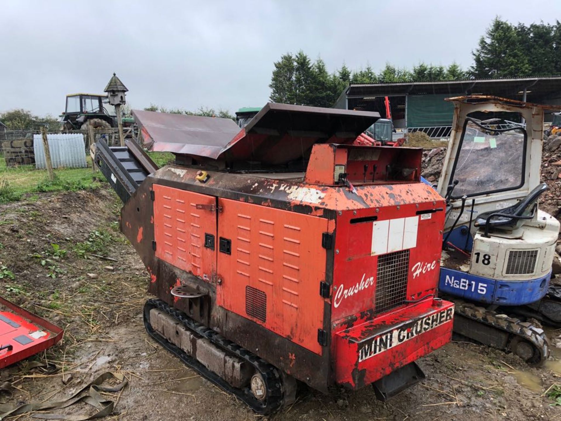 RED RHINO TRACKED MINI CRUSHER, STARTS, RUNS, DRIVES AND CRUSHES *PLUS VAT*