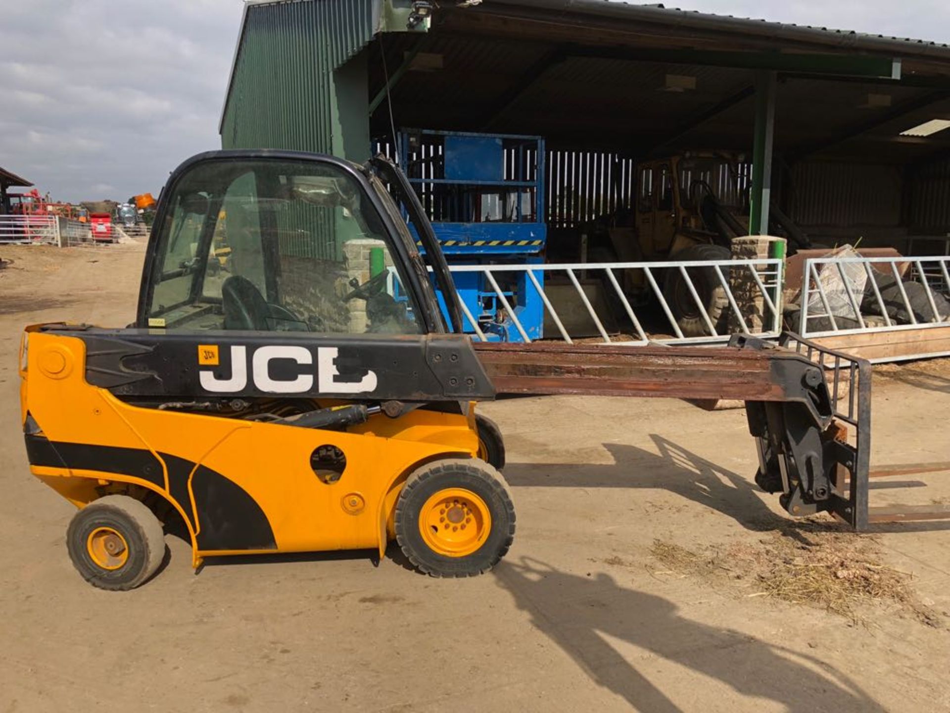 2012 JCB 25D TELEHANDLER, RUNS, DRIVES AND LIFTS *PLUS VAT*