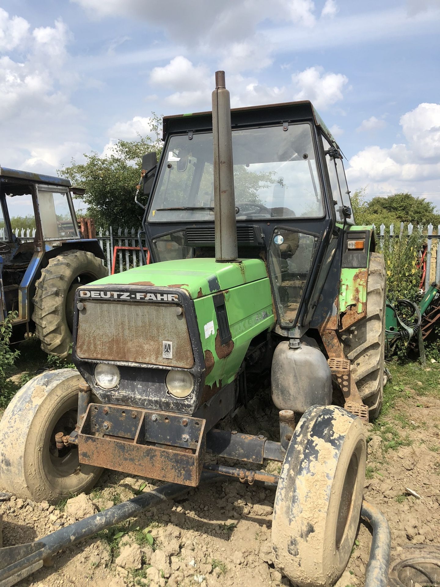 1987 GREEN DEUTZ-FAHR DX 4.50 89 HP TRACTOR *PLUS VAT* - Image 2 of 7