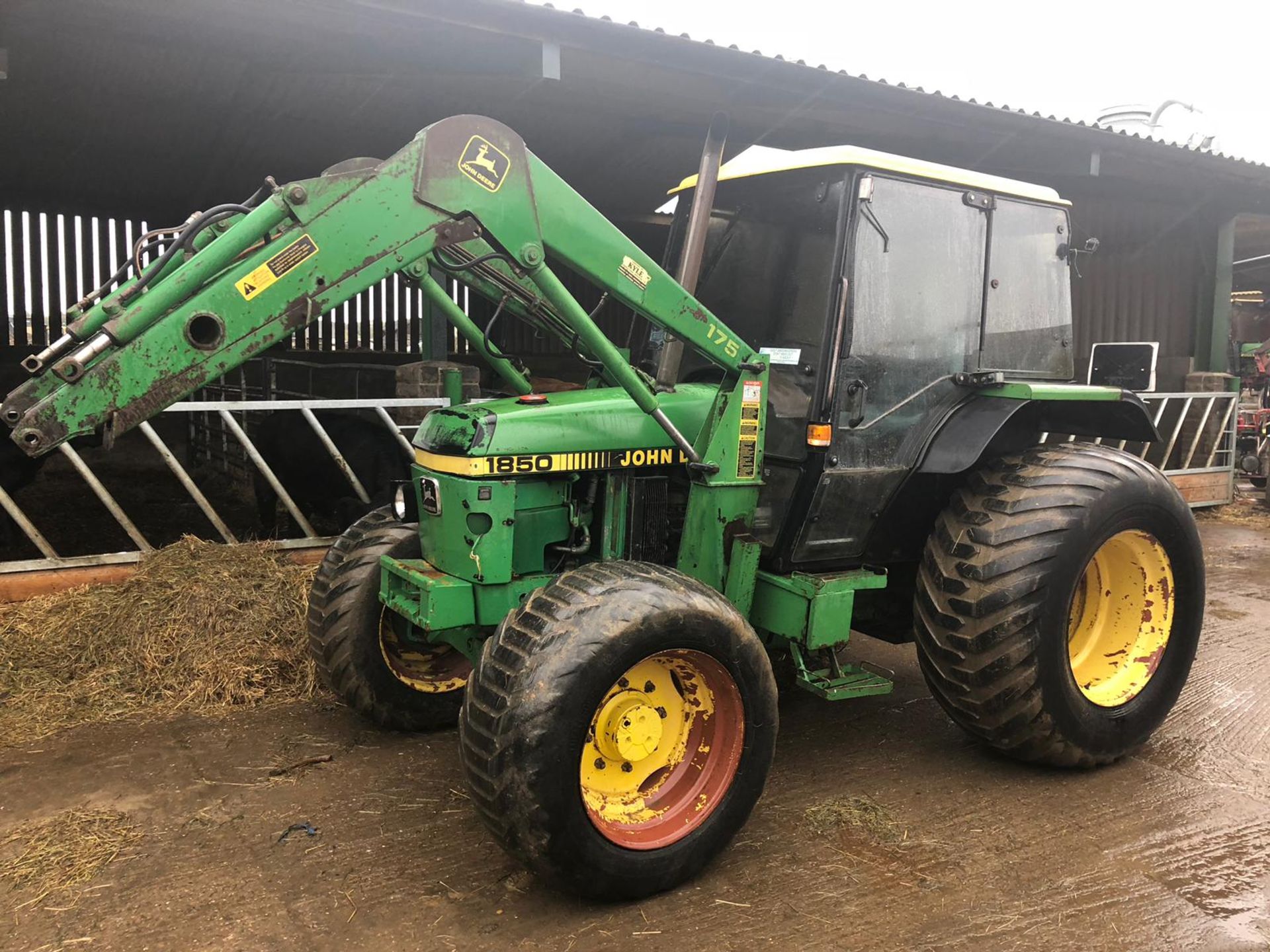 1988/F REG JOHN DEERE 1850 TRACTOR WITH FRONT LOADER *PLUS VAT*