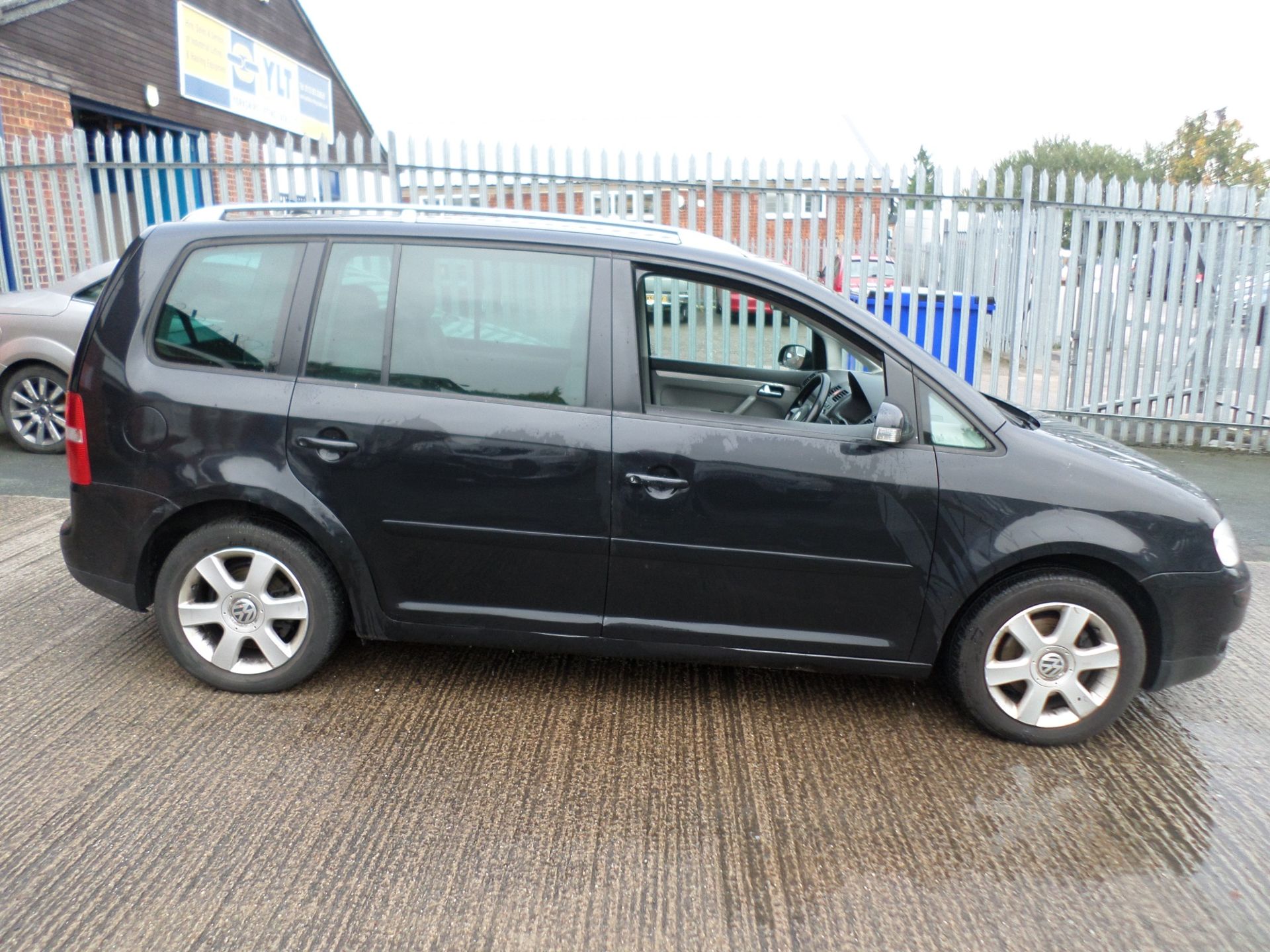 2005/54 REG VOLKSWAGEN TOURAN SPORT TDI AUTOMATIC 7 SEATER DIESEL, SHOWING 2 FORMER KEEPERS *NO VAT* - Image 5 of 7