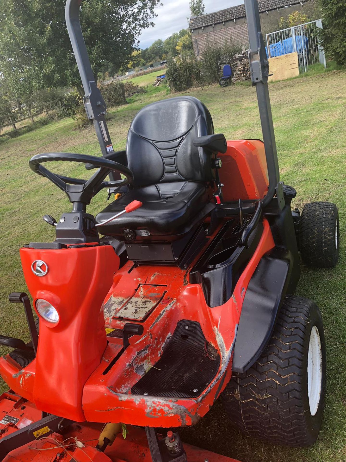 2013/13 REG KUBOTA F3680 ORANGE DIESEL RIDE ON LAWN MOWER, SHOWING 1 FORMER KEEPER *PLUS VAT* - Image 12 of 22