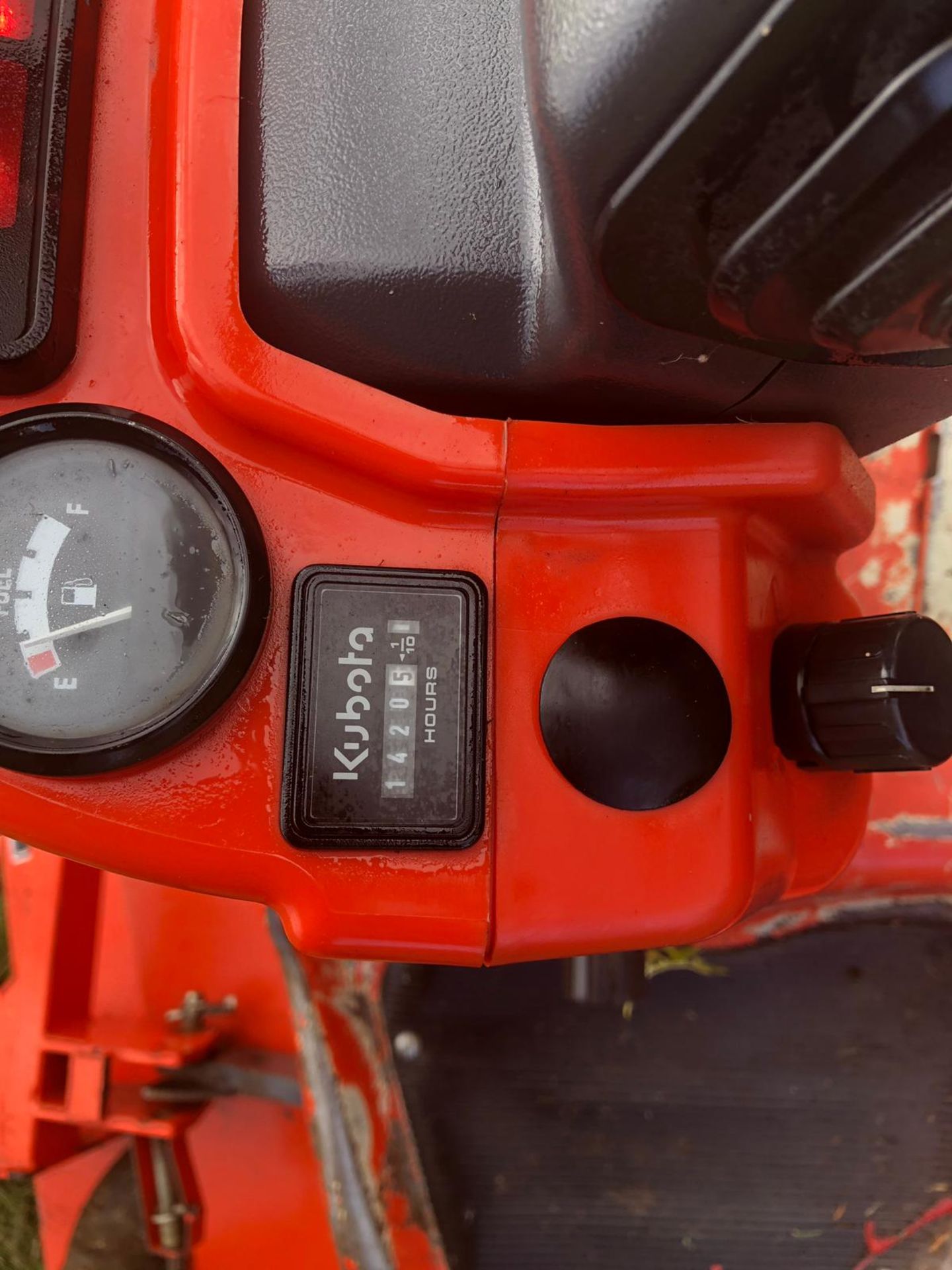 2013/13 REG KUBOTA F3680 ORANGE DIESEL RIDE ON LAWN MOWER, SHOWING 1 FORMER KEEPER *PLUS VAT* - Image 15 of 22