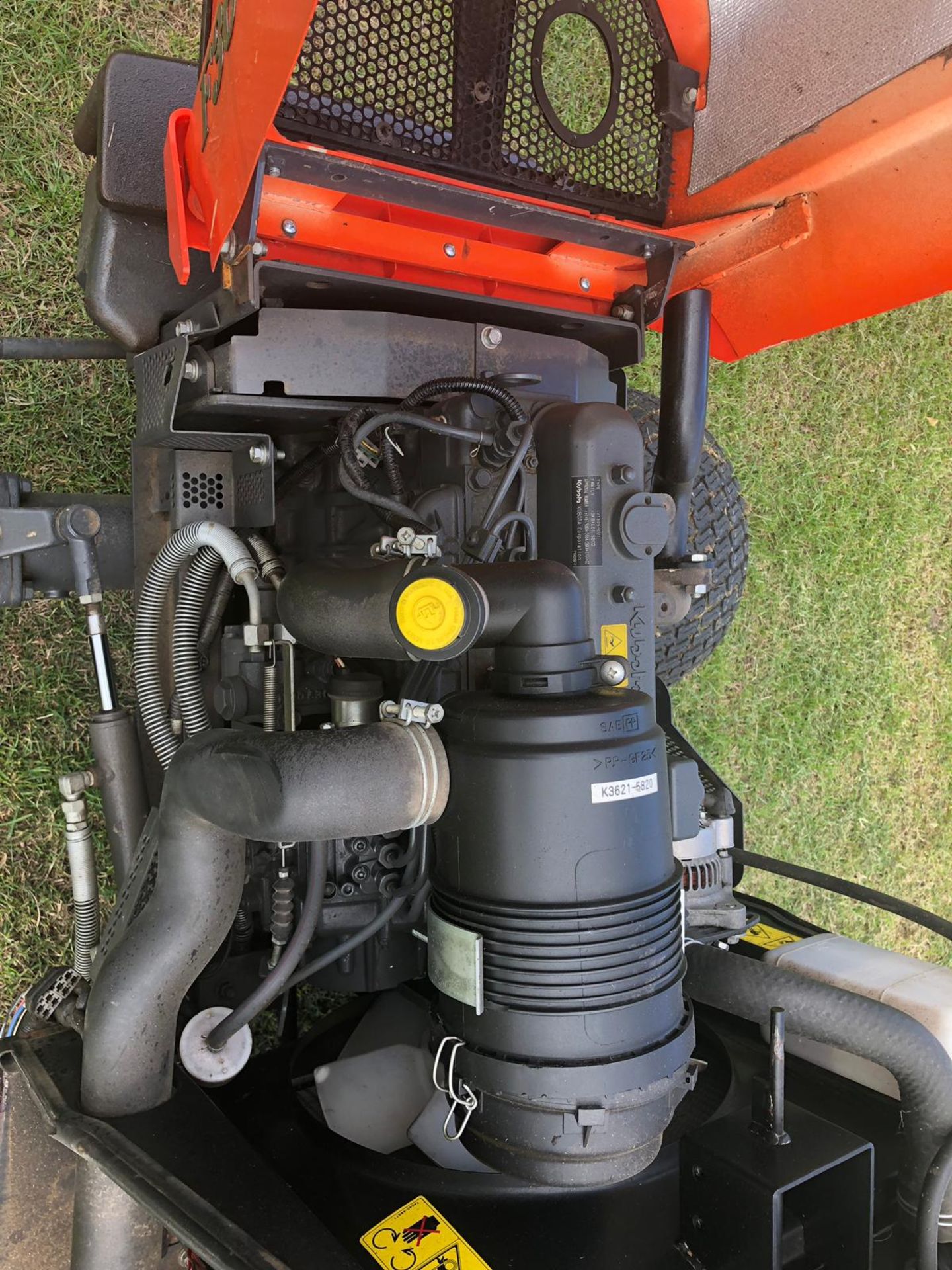 2013/13 REG KUBOTA F3680 ORANGE DIESEL RIDE ON LAWN MOWER, SHOWING 1 FORMER KEEPER *PLUS VAT* - Image 22 of 22