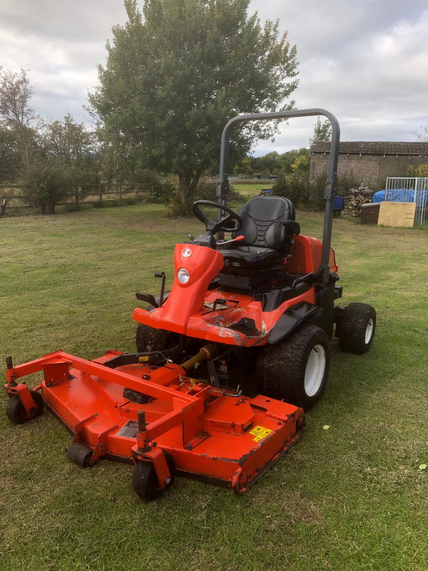 2013/13 REG KUBOTA F3680 ORANGE DIESEL RIDE ON LAWN MOWER, SHOWING 1 FORMER KEEPER *PLUS VAT* - Image 7 of 22