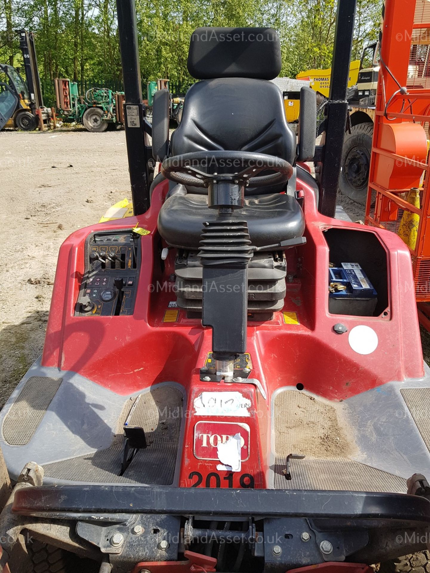 2012/12 REG TORO LT3240 3 GANG MOWER, SHOWING 3,694 HOURS *PLUS VAT* - Image 2 of 5