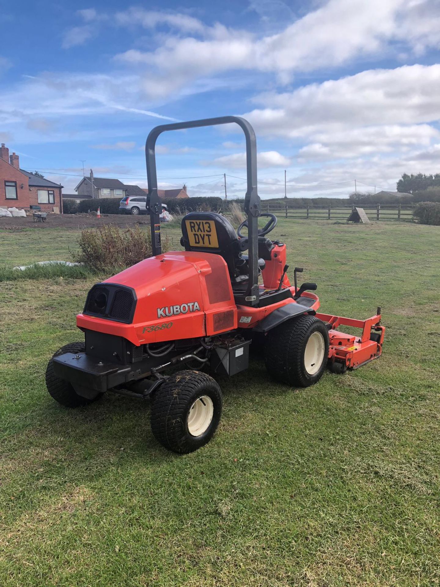 2013/13 REG KUBOTA F3680 ORANGE DIESEL RIDE ON LAWN MOWER, SHOWING 1 FORMER KEEPER *PLUS VAT* - Image 11 of 22