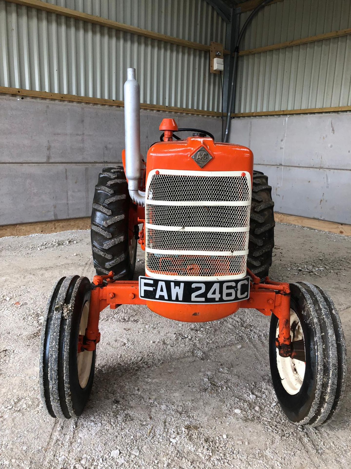 1965 ALLIS CHALMERS ED40 TRACTOR, 4 CYLINDER DIESEL ENGINE *PLUS VAT* - Image 4 of 17