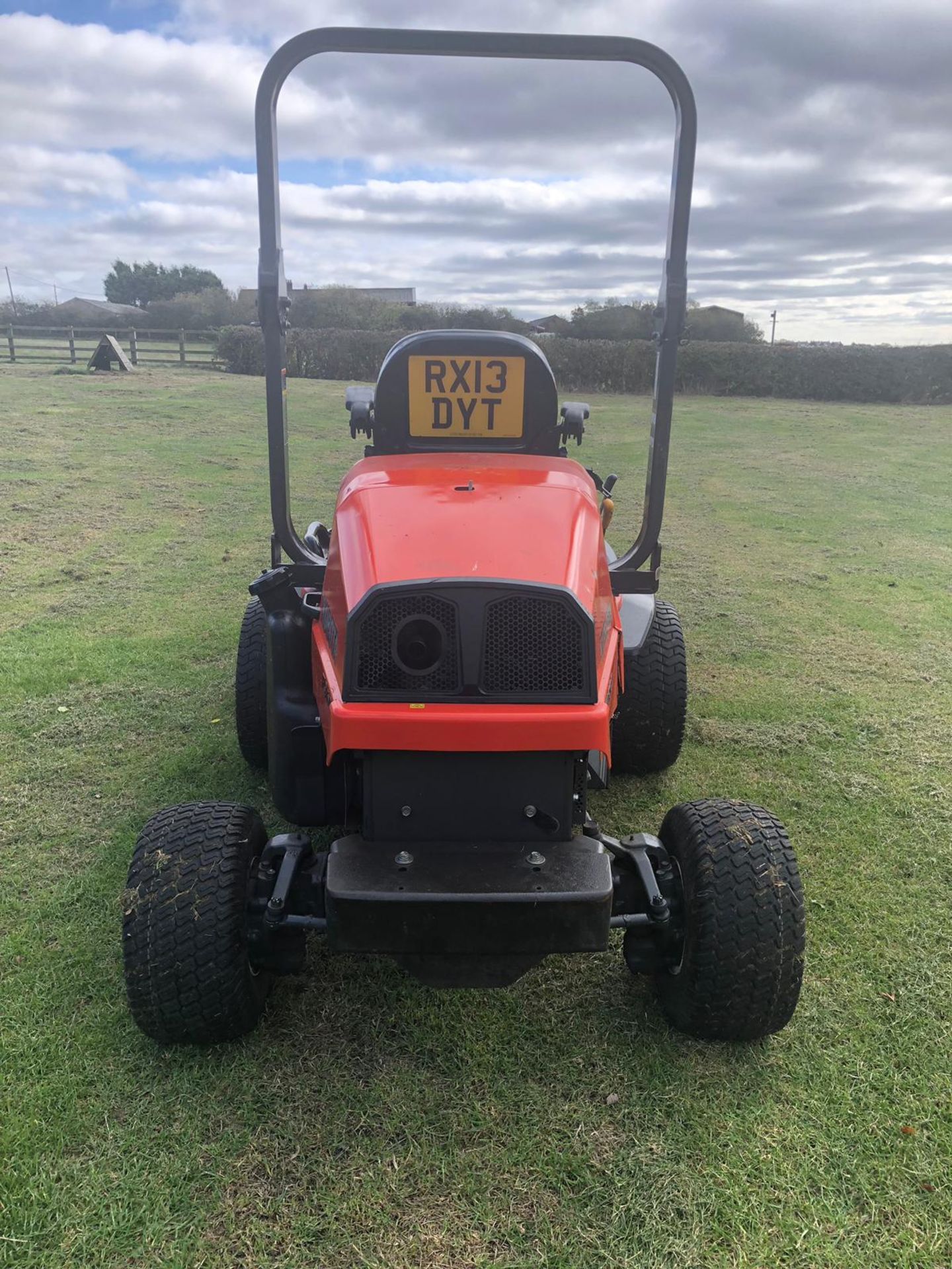 2013/13 REG KUBOTA F3680 ORANGE DIESEL RIDE ON LAWN MOWER, SHOWING 1 FORMER KEEPER *PLUS VAT* - Image 10 of 22