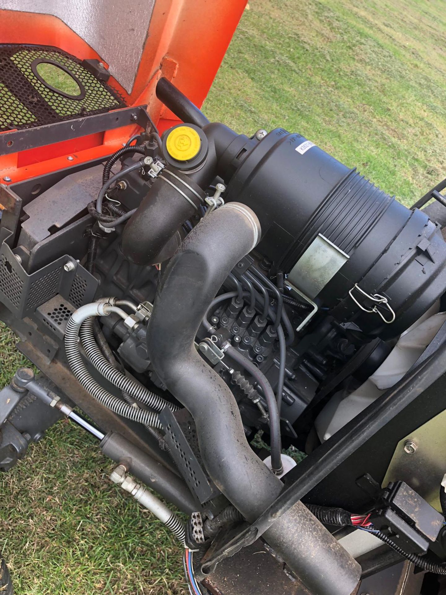 2013/13 REG KUBOTA F3680 ORANGE DIESEL RIDE ON LAWN MOWER, SHOWING 1 FORMER KEEPER *PLUS VAT* - Image 20 of 22