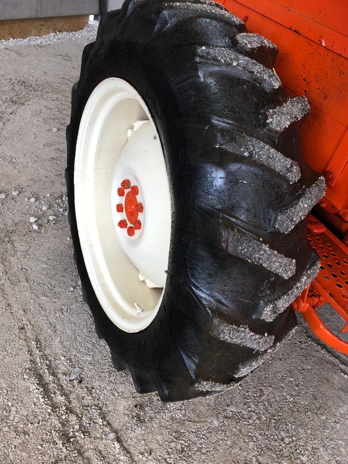 1965 ALLIS CHALMERS ED40 TRACTOR, 4 CYLINDER DIESEL ENGINE *PLUS VAT* - Image 11 of 17