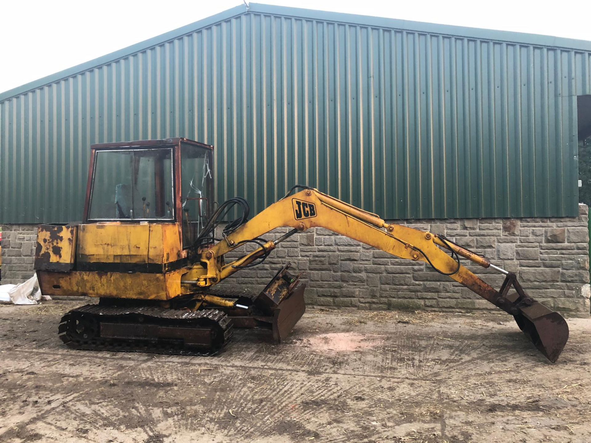 YEAR UNKNOWN JCB 802 3T TRACKED EXCAVATOR / DIGGER WITH X2 BUCKETS *PLUS VAT*