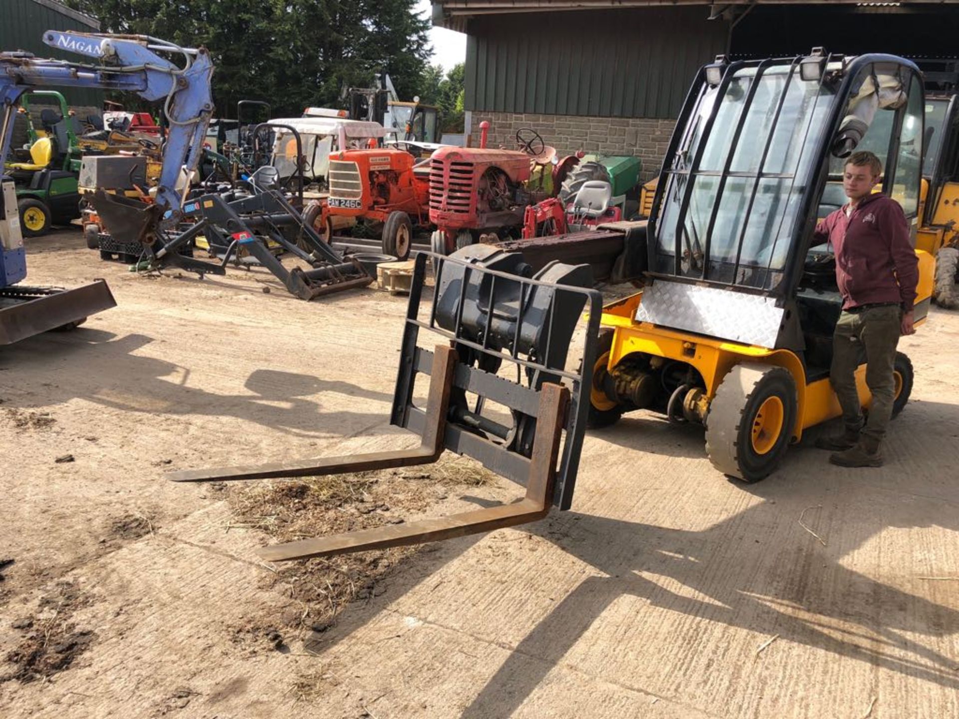 2012 JCB 25D TELEHANDLER, RUNS, DRIVES AND LIFTS *PLUS VAT* - Image 5 of 12