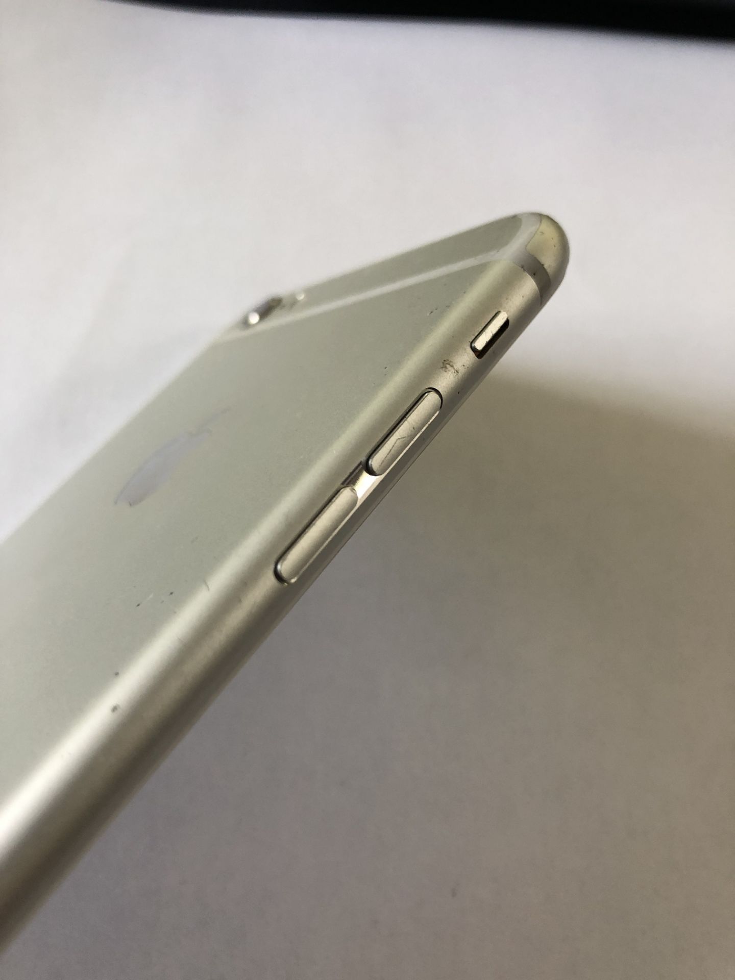 APPLE IPHONE 6S PLUS SILVER 32GB UNLOCKED, *NO VAT* - Image 3 of 6