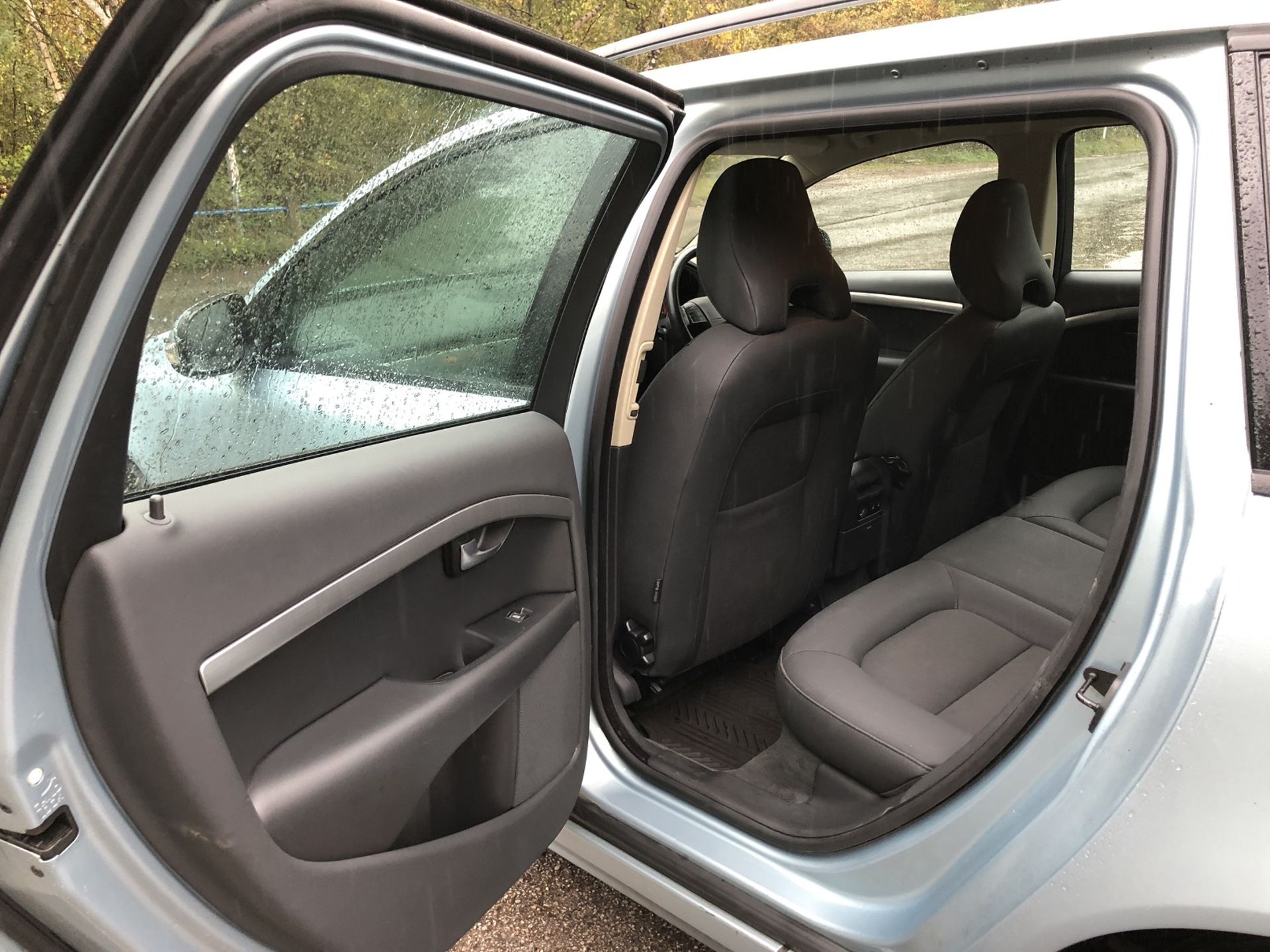 2008/08 REG VOLVO V70 SE DIESEL ESTATE AUTOMATIC BLUE, SHOWING 1 FORMER KEEPER *NO VAT* - Image 9 of 23