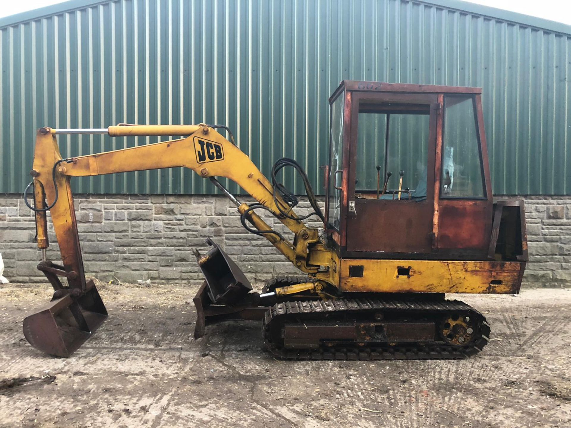 YEAR UNKNOWN JCB 802 3T TRACKED EXCAVATOR / DIGGER WITH X2 BUCKETS *PLUS VAT* - Image 2 of 12