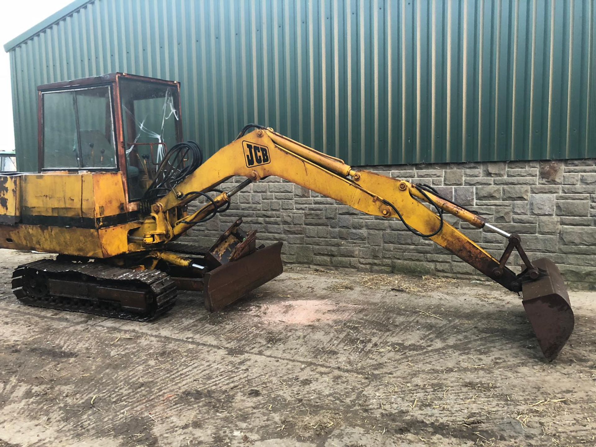 YEAR UNKNOWN JCB 802 3T TRACKED EXCAVATOR / DIGGER WITH X2 BUCKETS *PLUS VAT* - Image 3 of 12