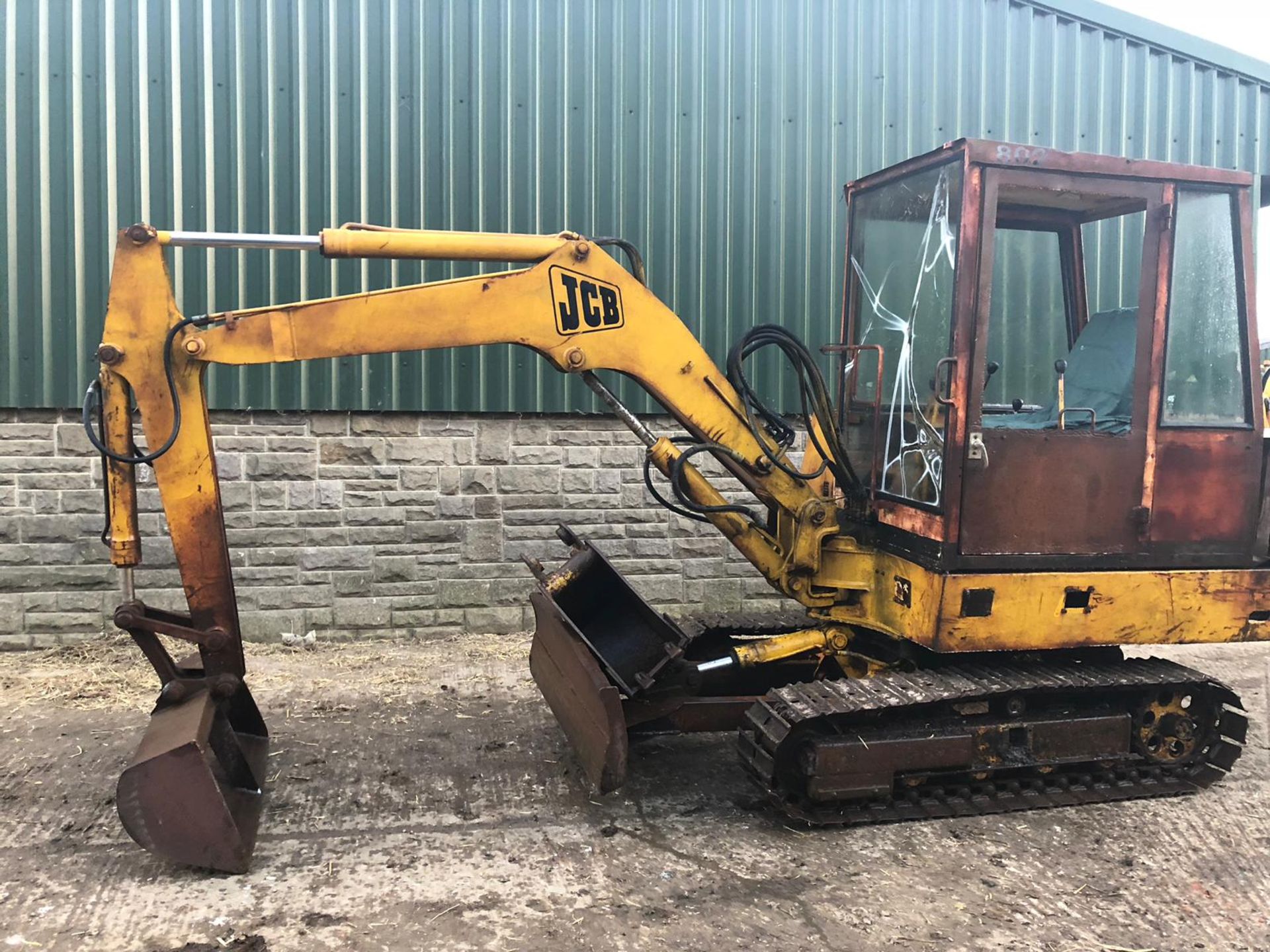 YEAR UNKNOWN JCB 802 3T TRACKED EXCAVATOR / DIGGER WITH X2 BUCKETS *PLUS VAT* - Image 6 of 12