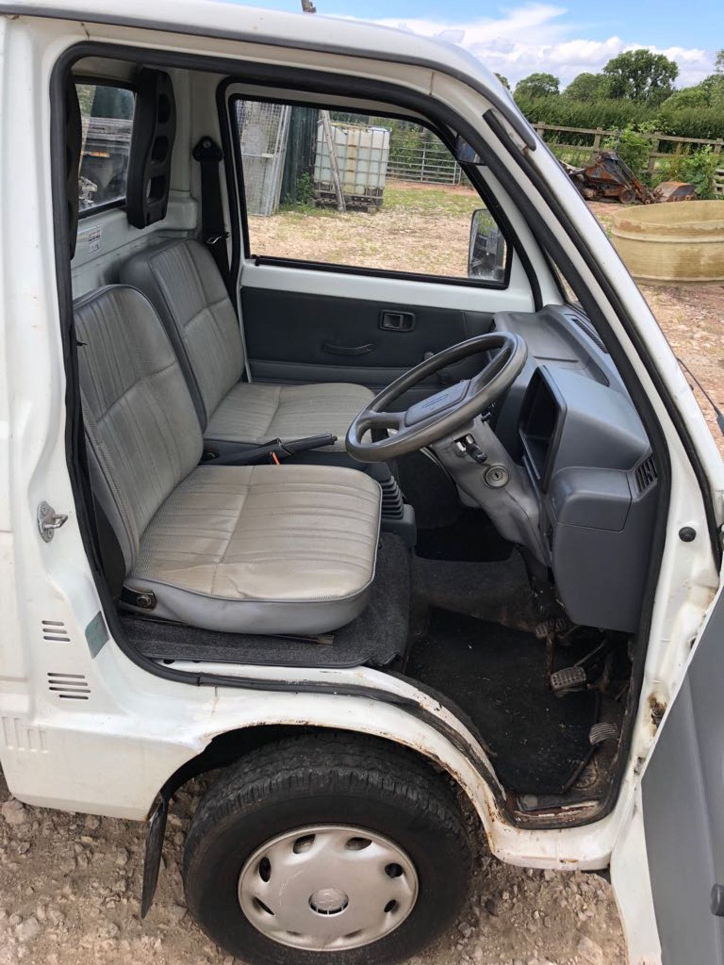 2006/06 REG PIAGGIO PORTER DIESEL WHITE TIPPER, SHOWING 2 FORMER KEEPERS *PLUS VAT* - Image 8 of 11