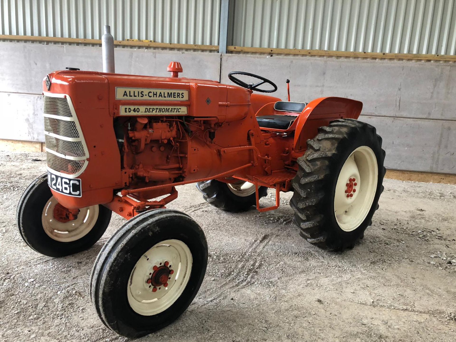 1965 ALLIS CHALMERS ED40 TRACTOR, 4 CYLINDER DIESEL ENGINE *PLUS VAT* - Image 7 of 17