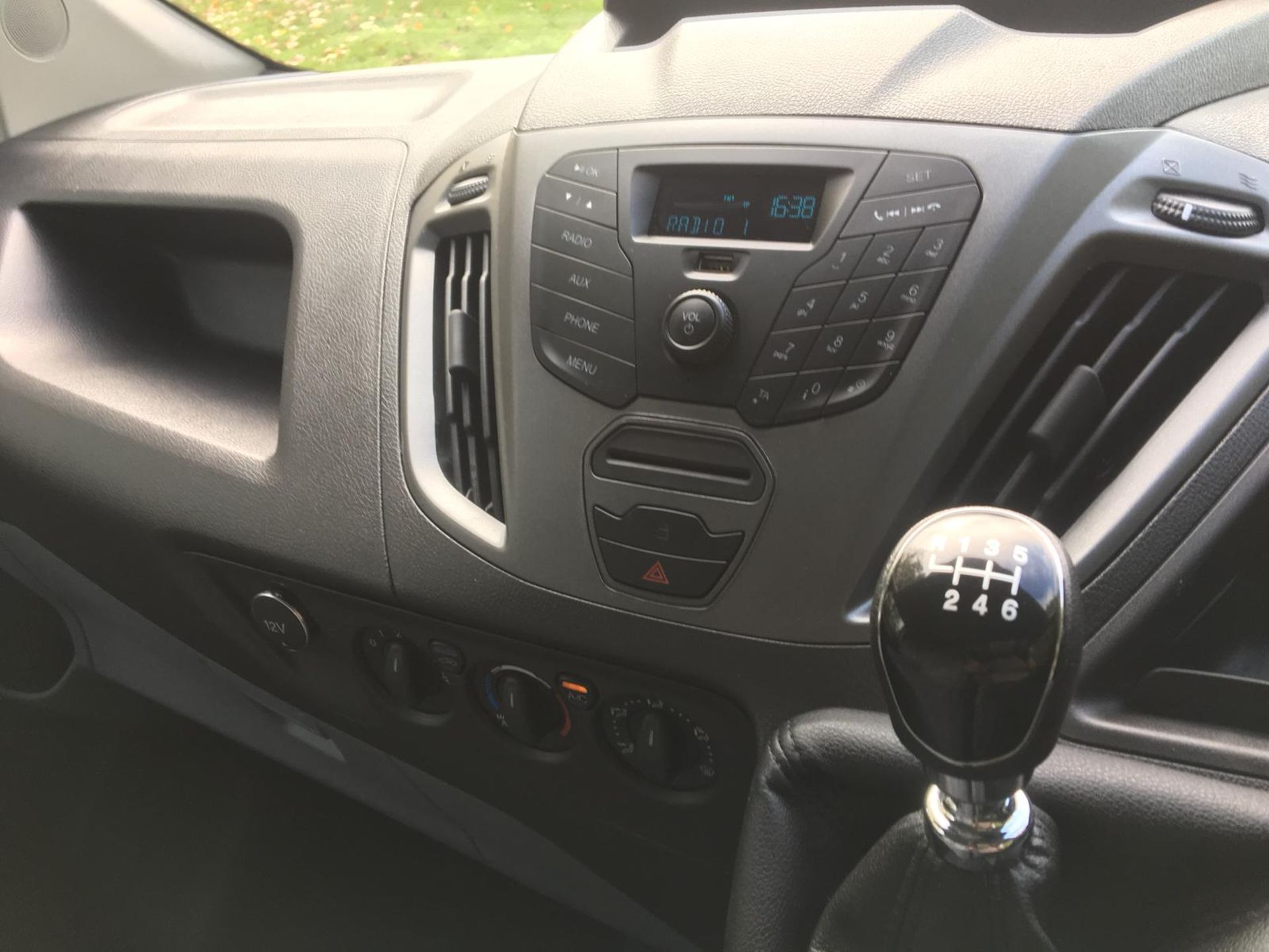 2018/67 REG FORD TRANSIT CUSTOM 310 WHITE DIESEL PANEL VAN, SHOWING 0 FORMER KEEPERS *NO VAT* - Image 8 of 8