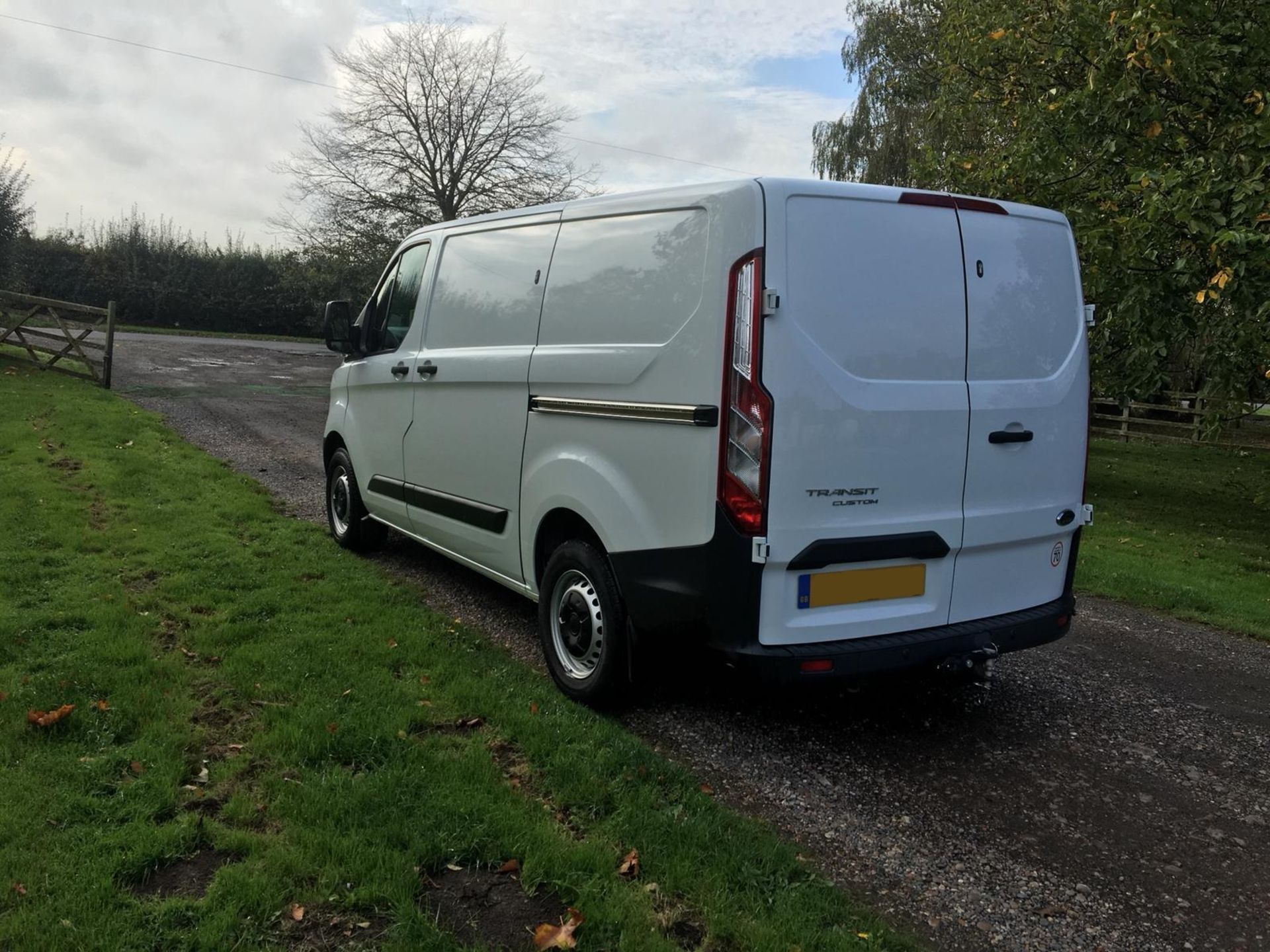 2018/67 REG FORD TRANSIT CUSTOM 310 WHITE DIESEL PANEL VAN, SHOWING 0 FORMER KEEPERS *NO VAT* - Image 4 of 8