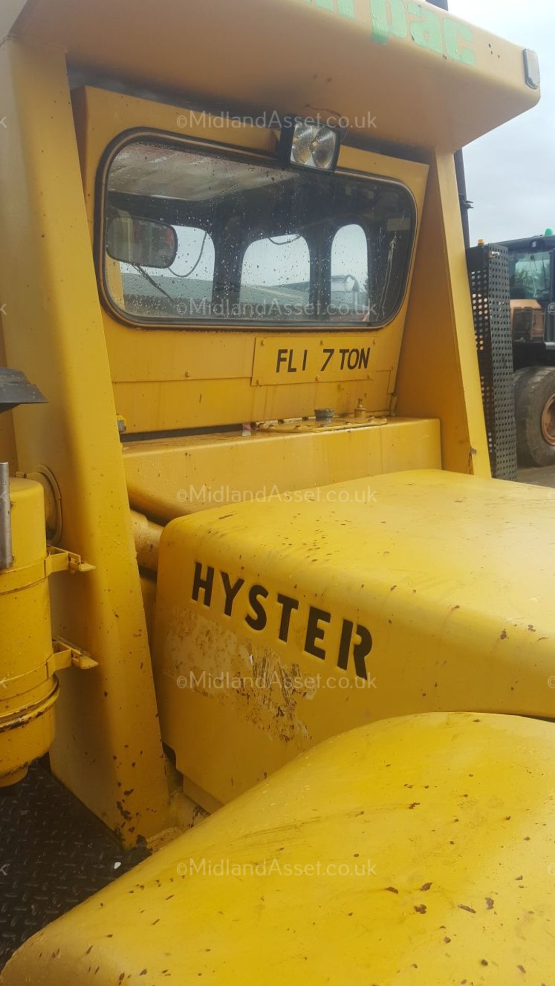 HYSTER 7 TON TWIN WHEELED FORK LIFT, BATTERY WAS FLAT BUT BELIEVED TO FUNCTION CORRECTLY *PLUS VAT* - Image 5 of 7