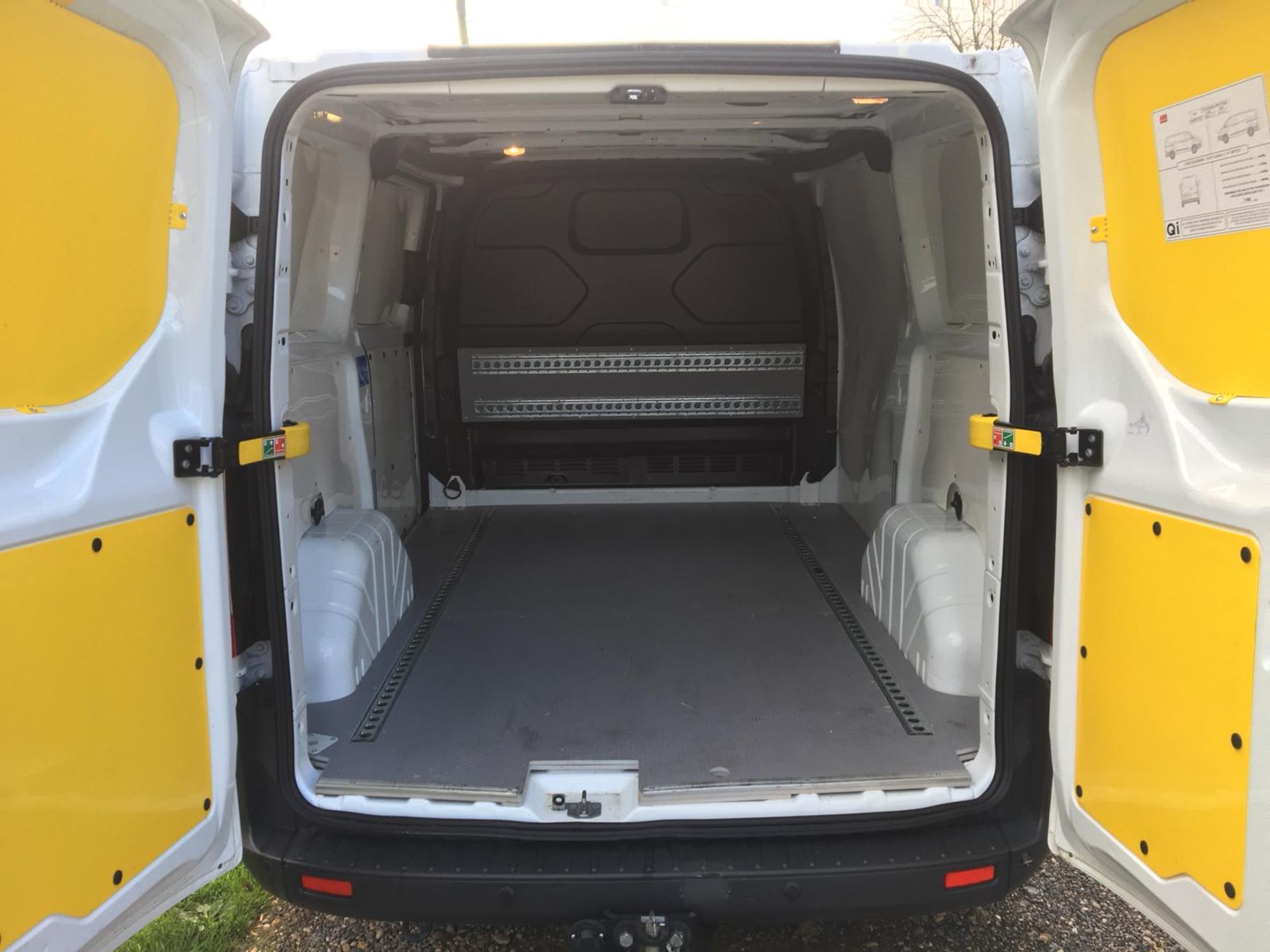 2018/67 REG FORD TRANSIT CUSTOM 310 WHITE DIESEL PANEL VAN, SHOWING 0 FORMER KEEPERS *NO VAT* - Image 6 of 8