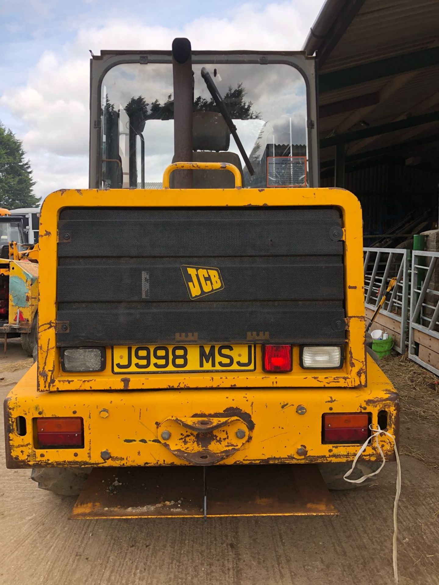 1985-1991/J REG JCB 408 FARM MASTER LOADER, SHOWING 0 FORMER KEEPERS *PLUS VAT* - Image 6 of 15