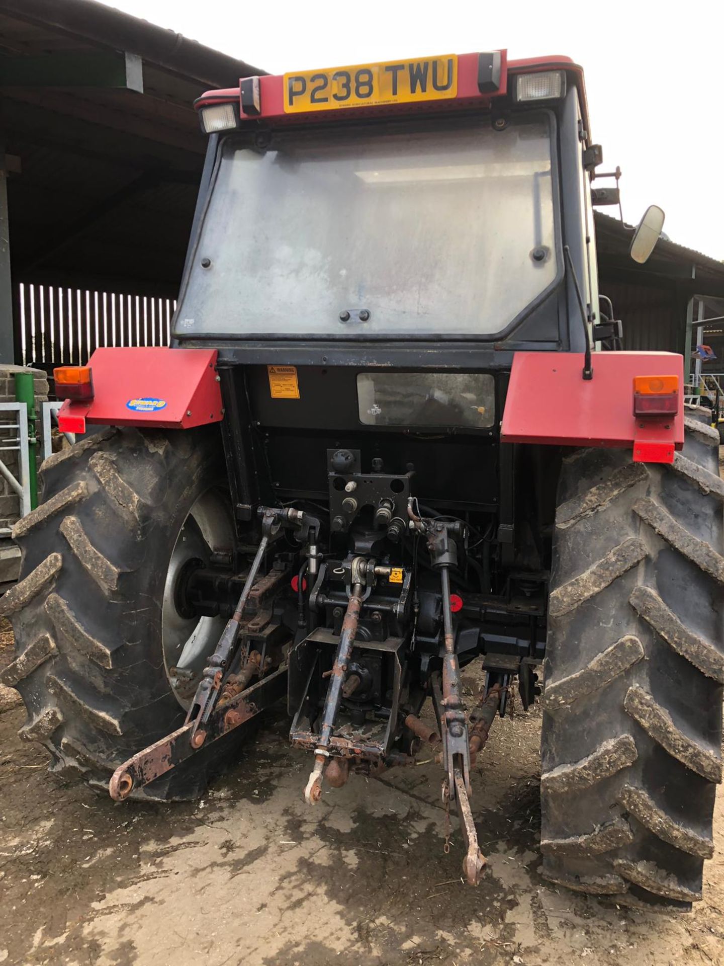 1996/P REG CASE IH 4230 DIESEL TRACTOR WITH CHILLTON MX 40-70 SPIKED LOADER *PLUS VAT* - Image 6 of 23