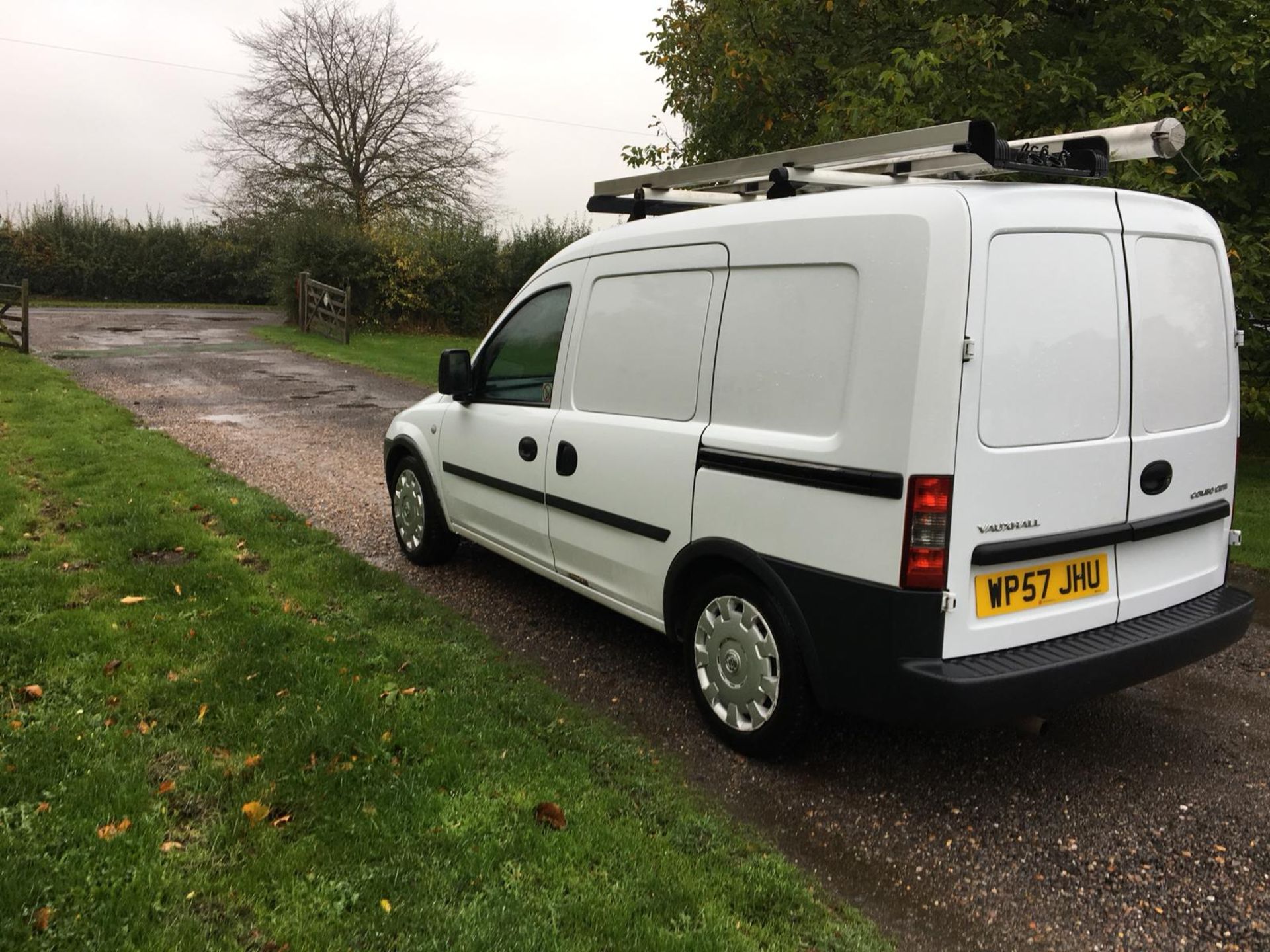 2007/57 REG VAUXHALL COMBO 2000 CDTI WHITE DIESEL CAR DERIVED VAN, SHOWING 0 FORMER KEEPERS *NO VAT* - Image 4 of 11