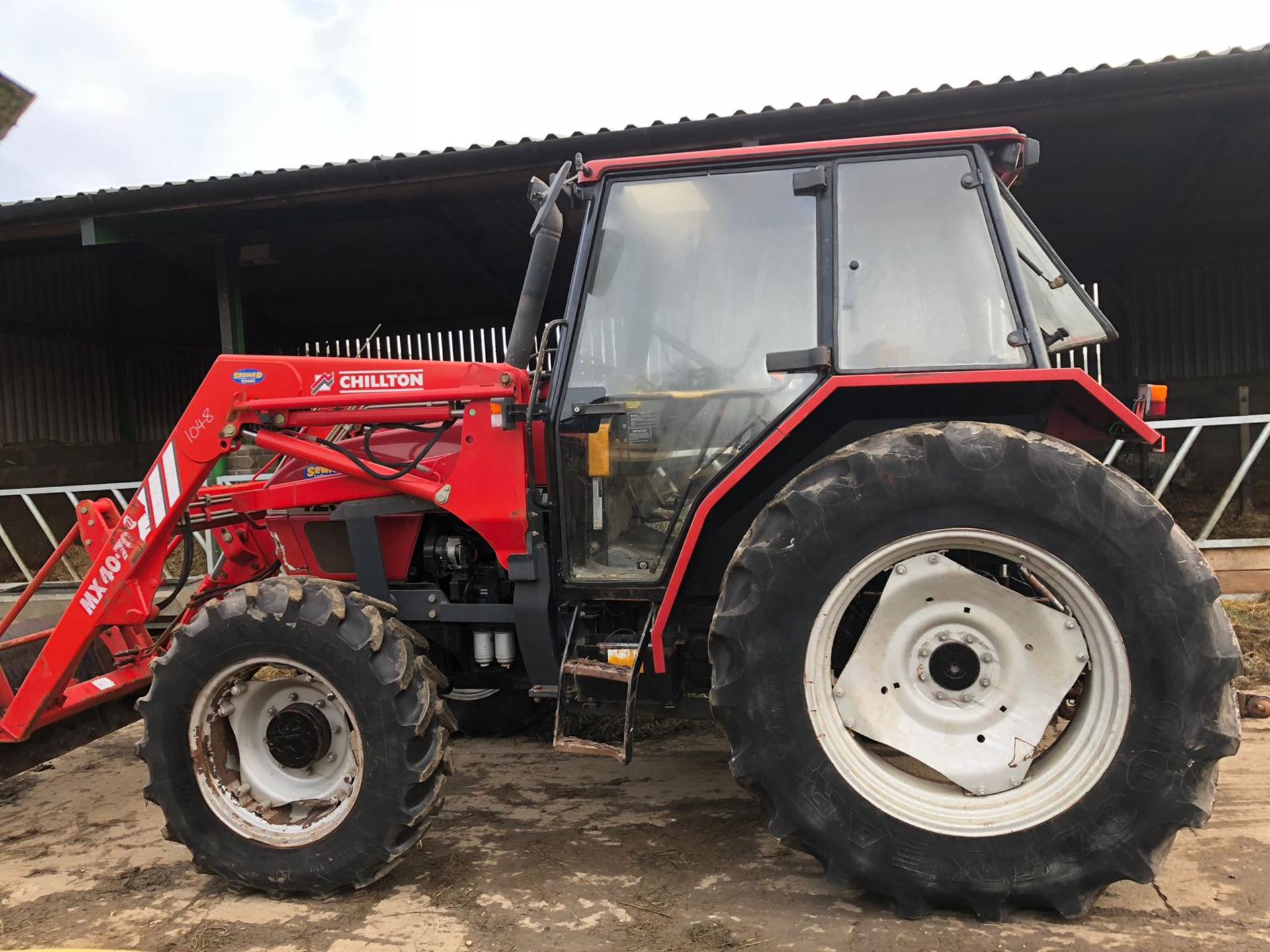 1996/P REG CASE IH 4230 DIESEL TRACTOR WITH CHILLTON MX 40-70 SPIKED LOADER *PLUS VAT* - Image 4 of 23