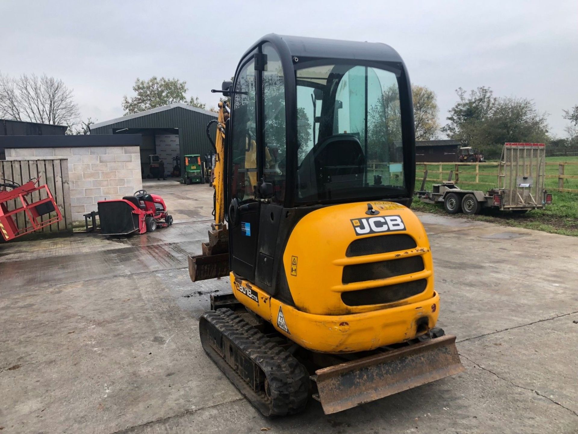 JCB 9018 CTS MINI DIGGER, YEAR 2012, ONLY 2288 HOURS, FULL GLASS CAB & HEATER *PLUS VAT* - Image 2 of 4