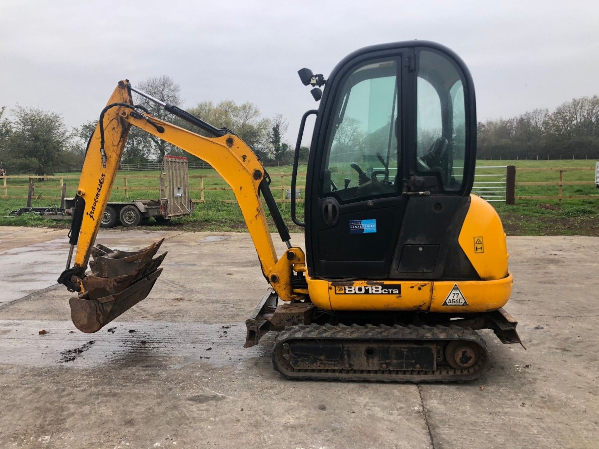 JCB 9018 CTS MINI DIGGER, YEAR 2012, ONLY 2288 HOURS, FULL GLASS CAB & HEATER *PLUS VAT*